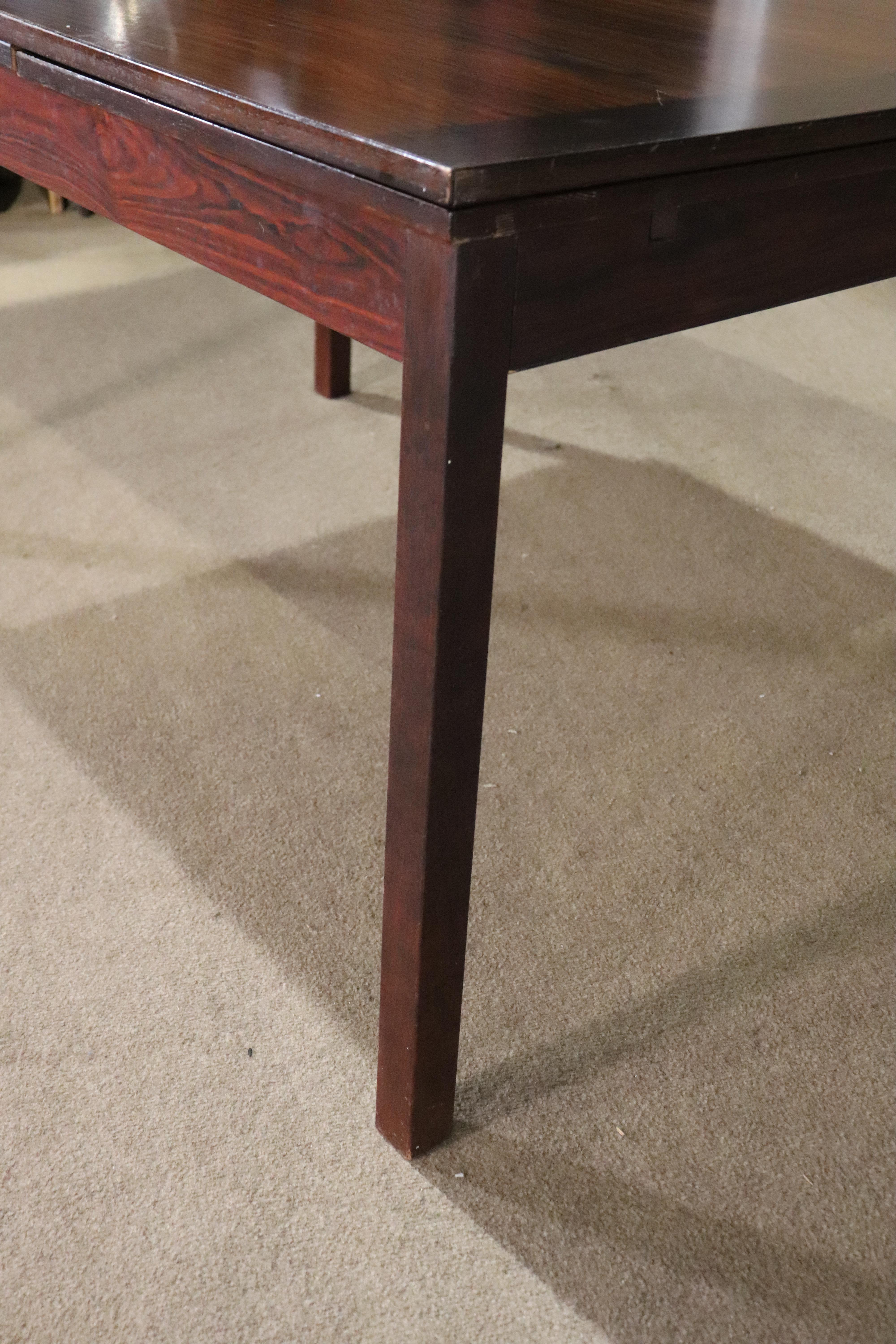 Mesa de comedor extensible de palisandro de mediados de siglo en venta 1