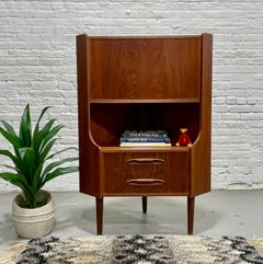 ROSEWOOD Mid Century Modern CORNER Bookcase / China or Liquor Cabinet, Denmark