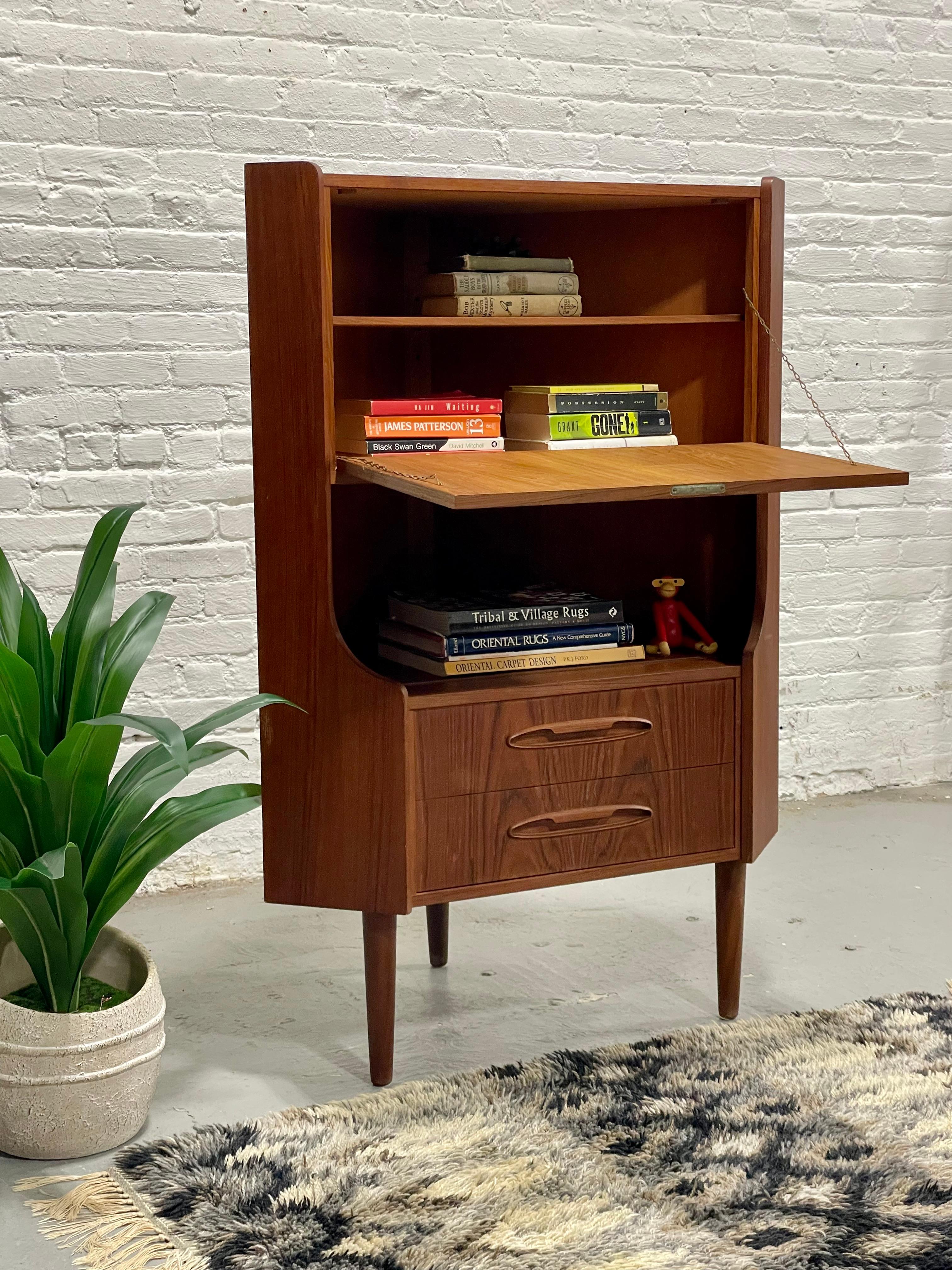 ROSEWOOD Mid Century Modern CORNER Bücherregal / China oder Liquor Cabinet, Made in D (Rosenholz) im Angebot