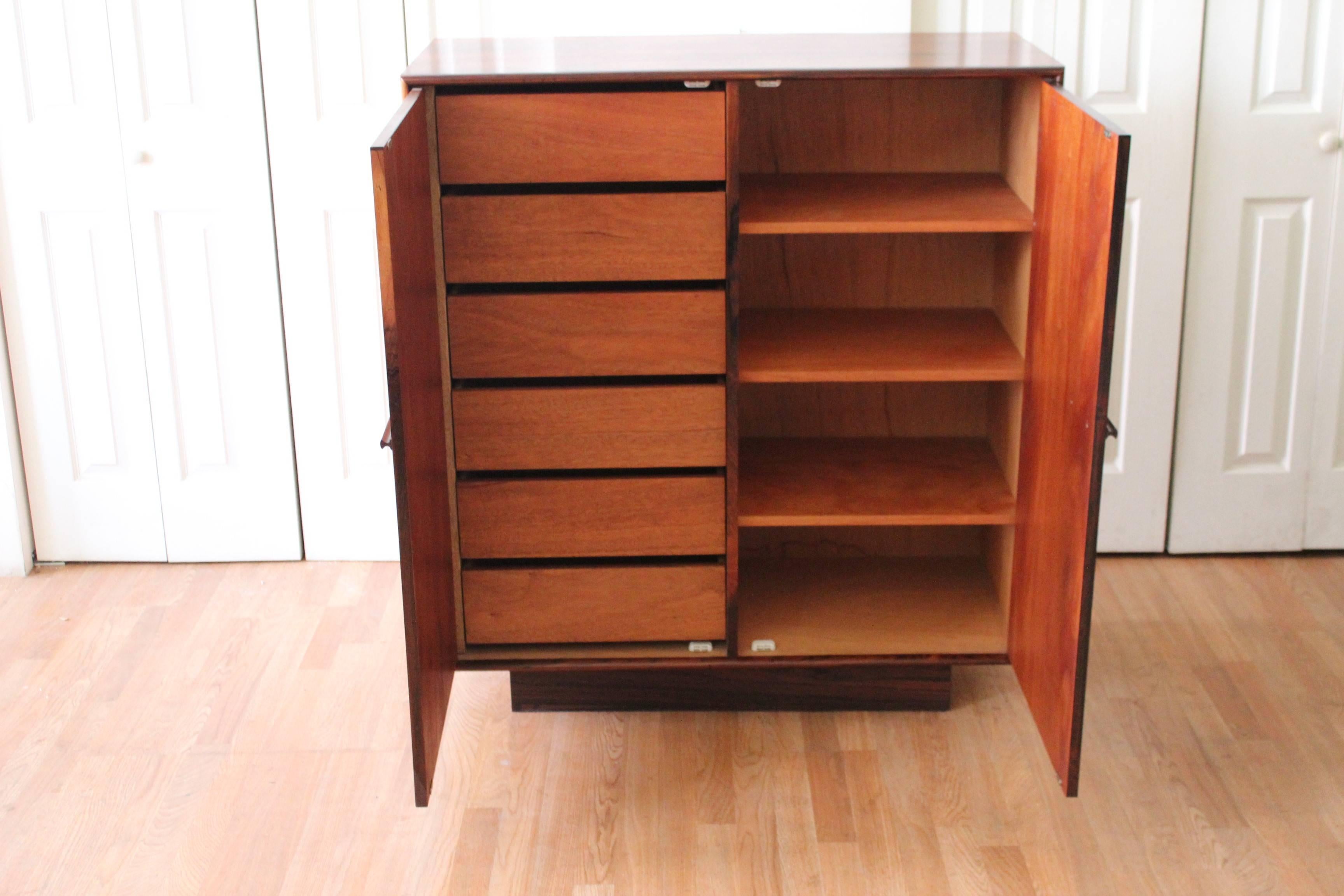 Rosewood Mid-Century Modern Gentleman's Chest In Good Condition In Chicago, IL