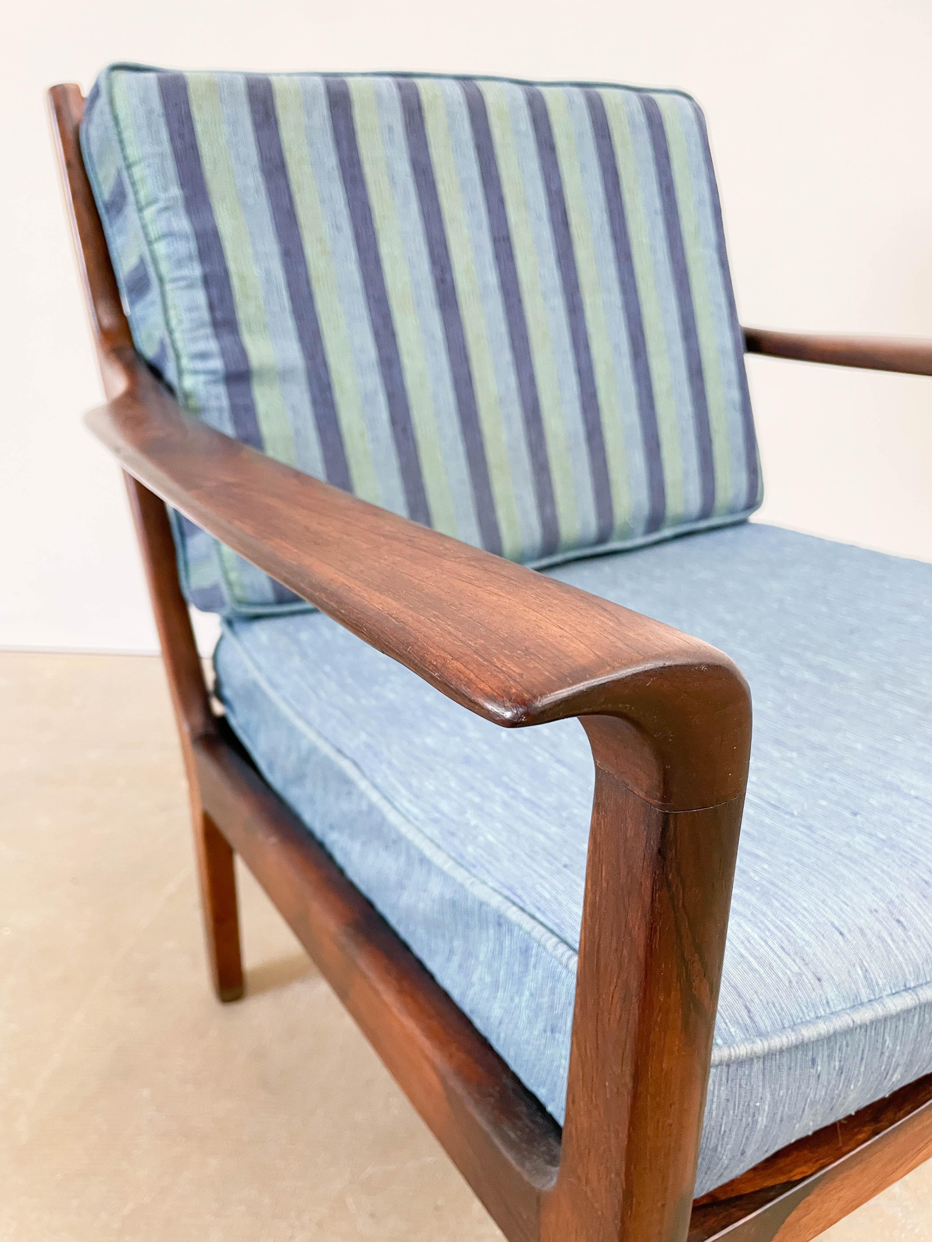 Rosewood Mid-Century Modern Lounge Chair For Sale 2