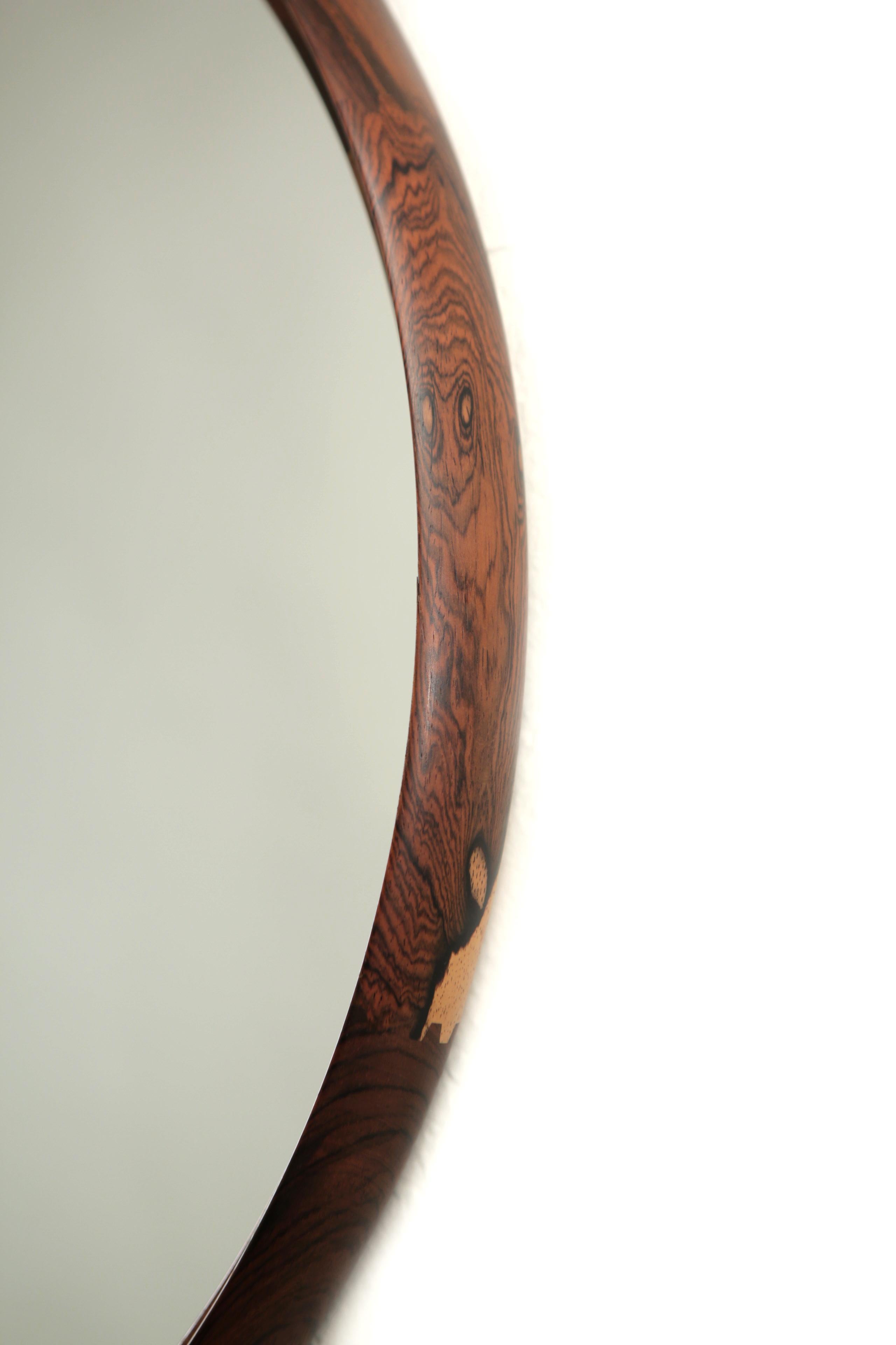 Uno & Östen Kristiansson, Round Rosewood mirror by Luxus, Vittsjö. Sweden, 1960s

This stunning vintage round mirror if exquisitely framed in the most amazing rosewood grain. Made in Sweden in the 1960s this is fantastic piece for an entrance way or