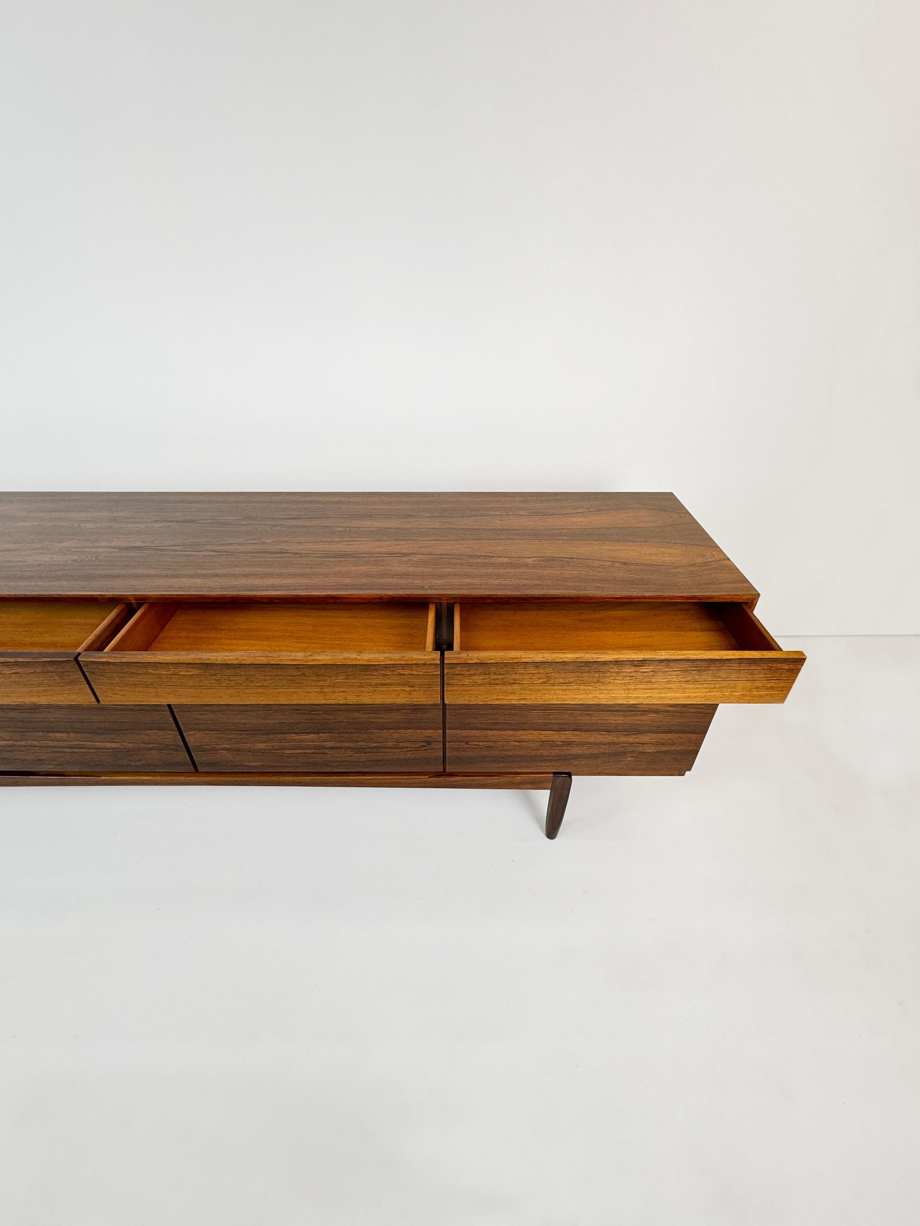 Buffet modèle FA66 d'Ib Kofod Larsen pour Faarup Mobelfabrik, années 1960 en vente 2