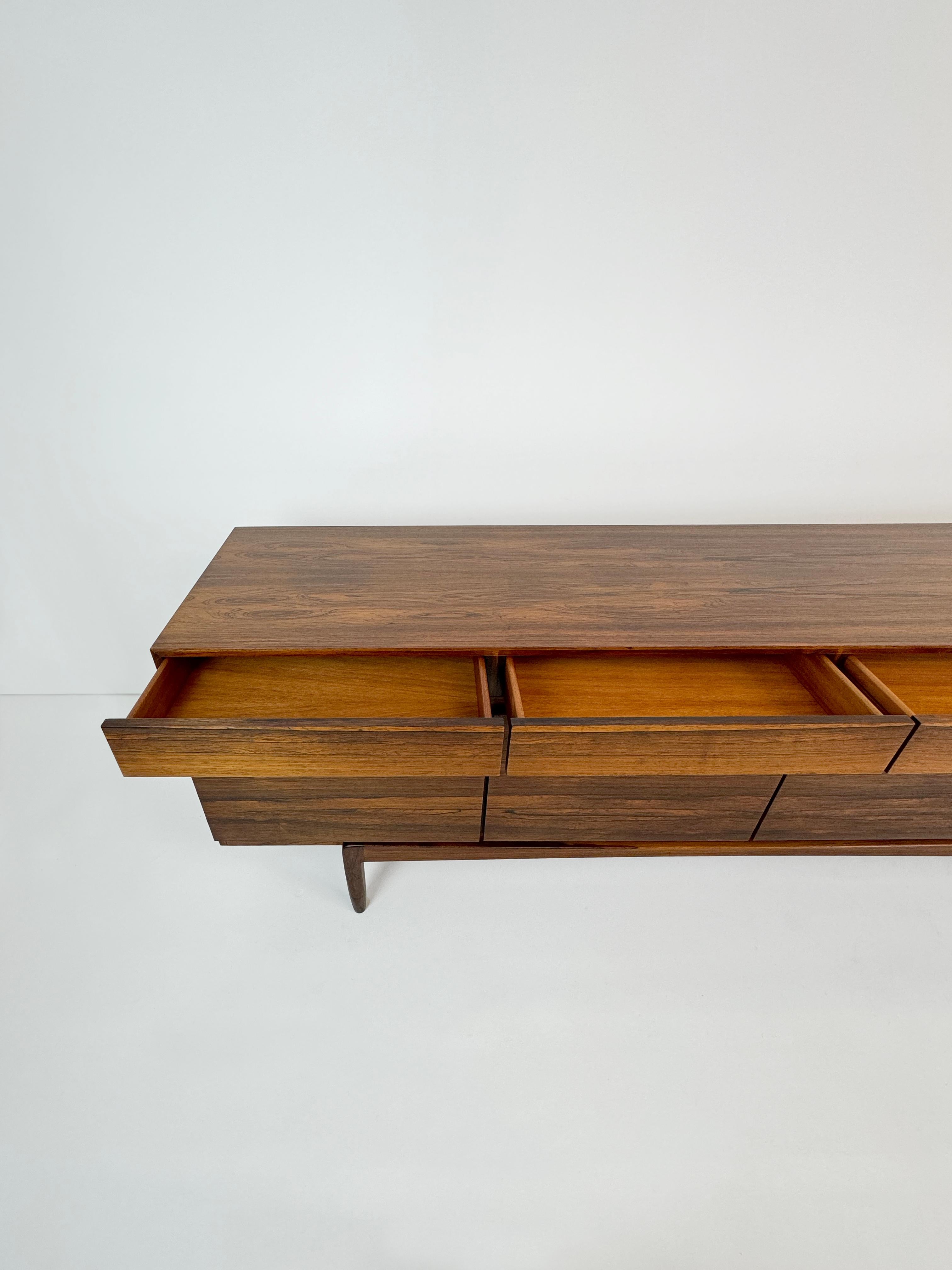 Buffet modèle FA66 d'Ib Kofod Larsen pour Faarup Mobelfabrik, années 1960 en vente 4