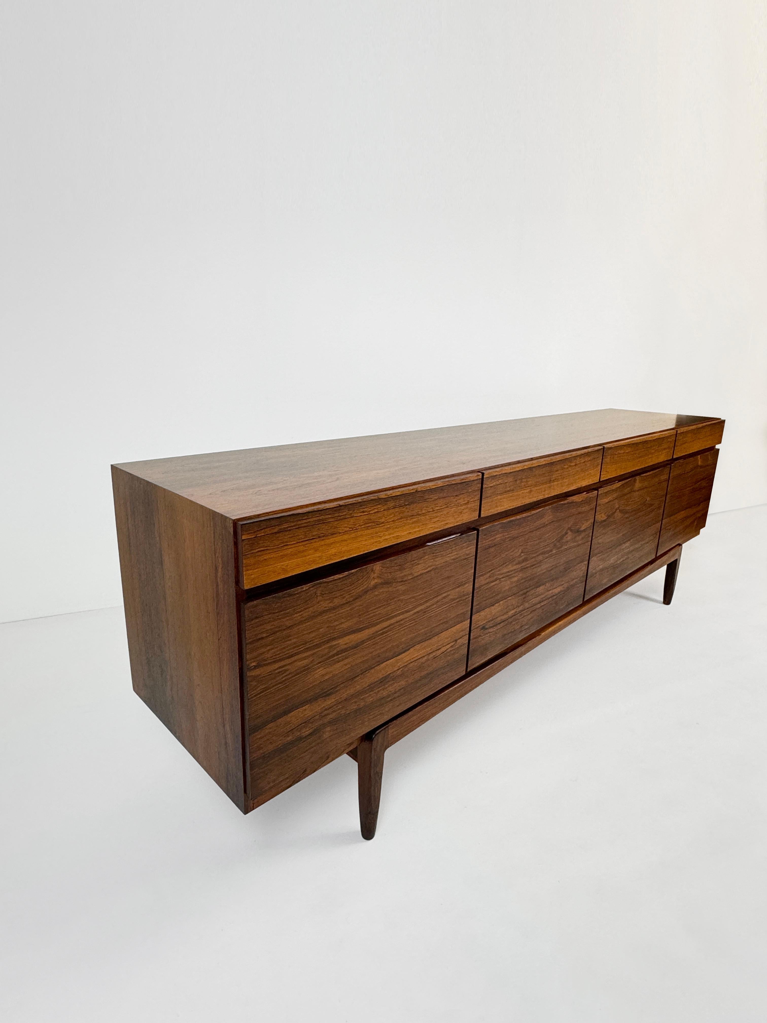 Buffet modèle FA66 d'Ib Kofod Larsen pour Faarup Mobelfabrik, années 1960 en vente 5