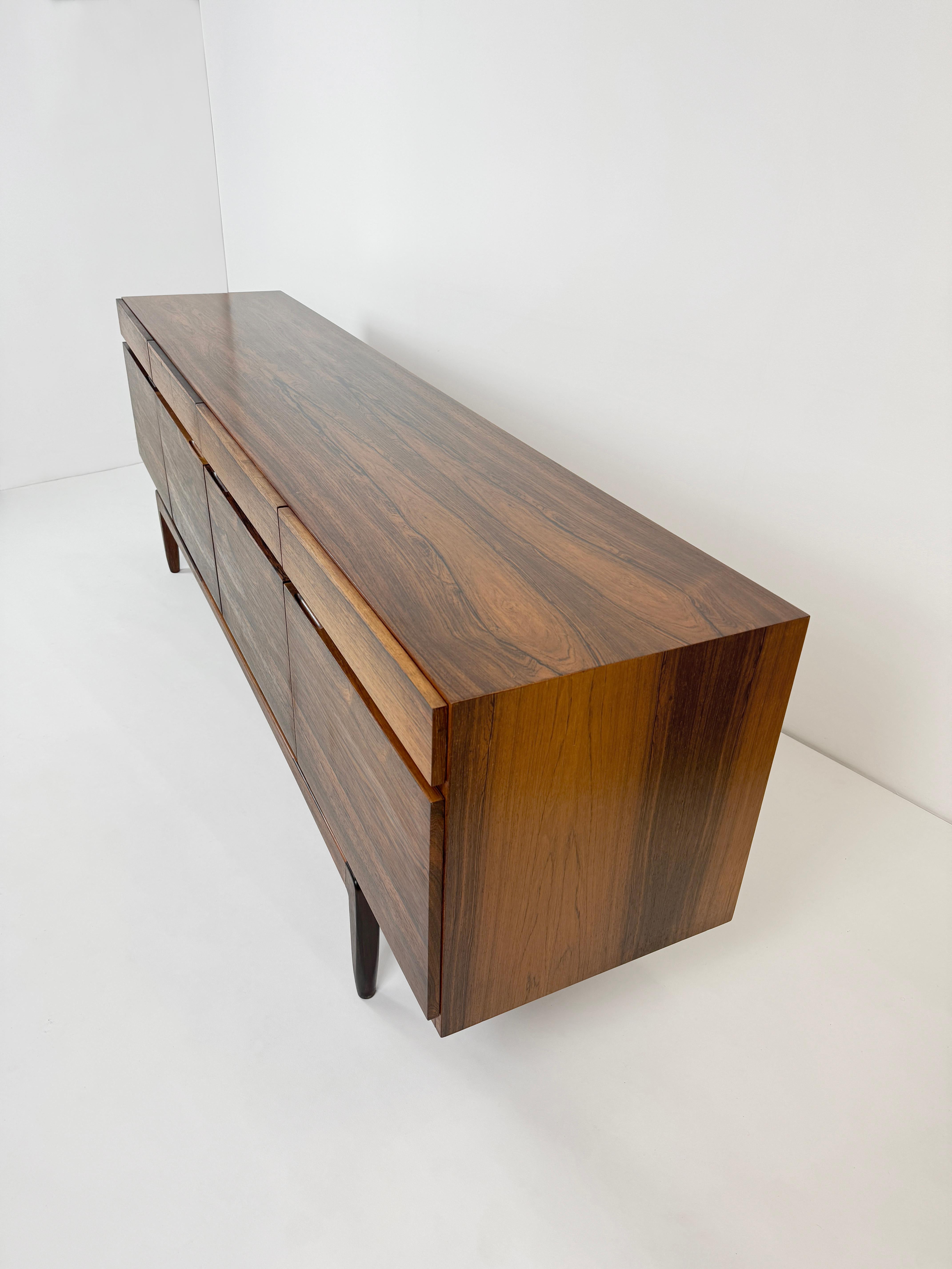 Buffet modèle FA66 d'Ib Kofod Larsen pour Faarup Mobelfabrik, années 1960 en vente 6
