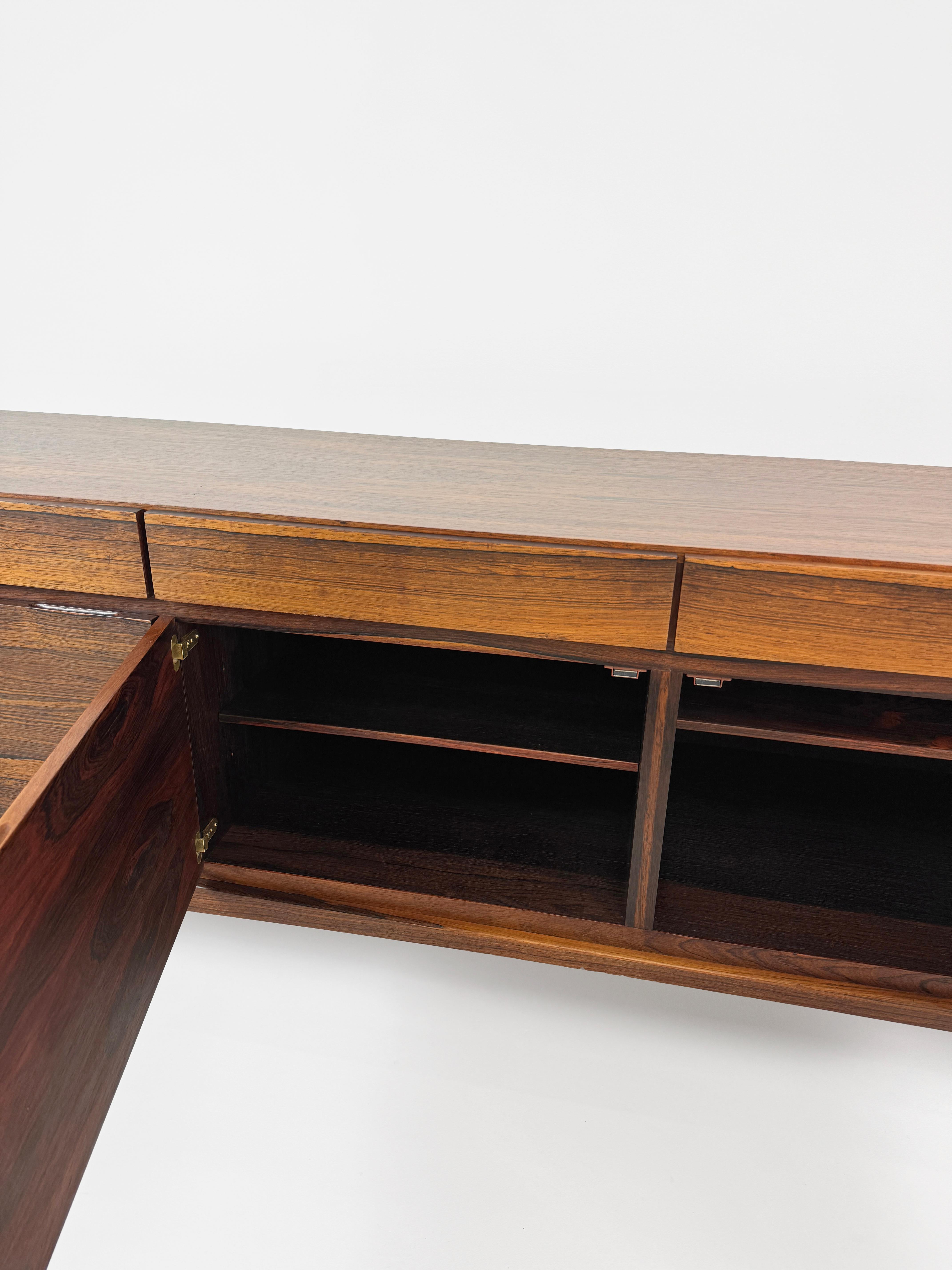 Buffet modèle FA66 d'Ib Kofod Larsen pour Faarup Mobelfabrik, années 1960 en vente 8