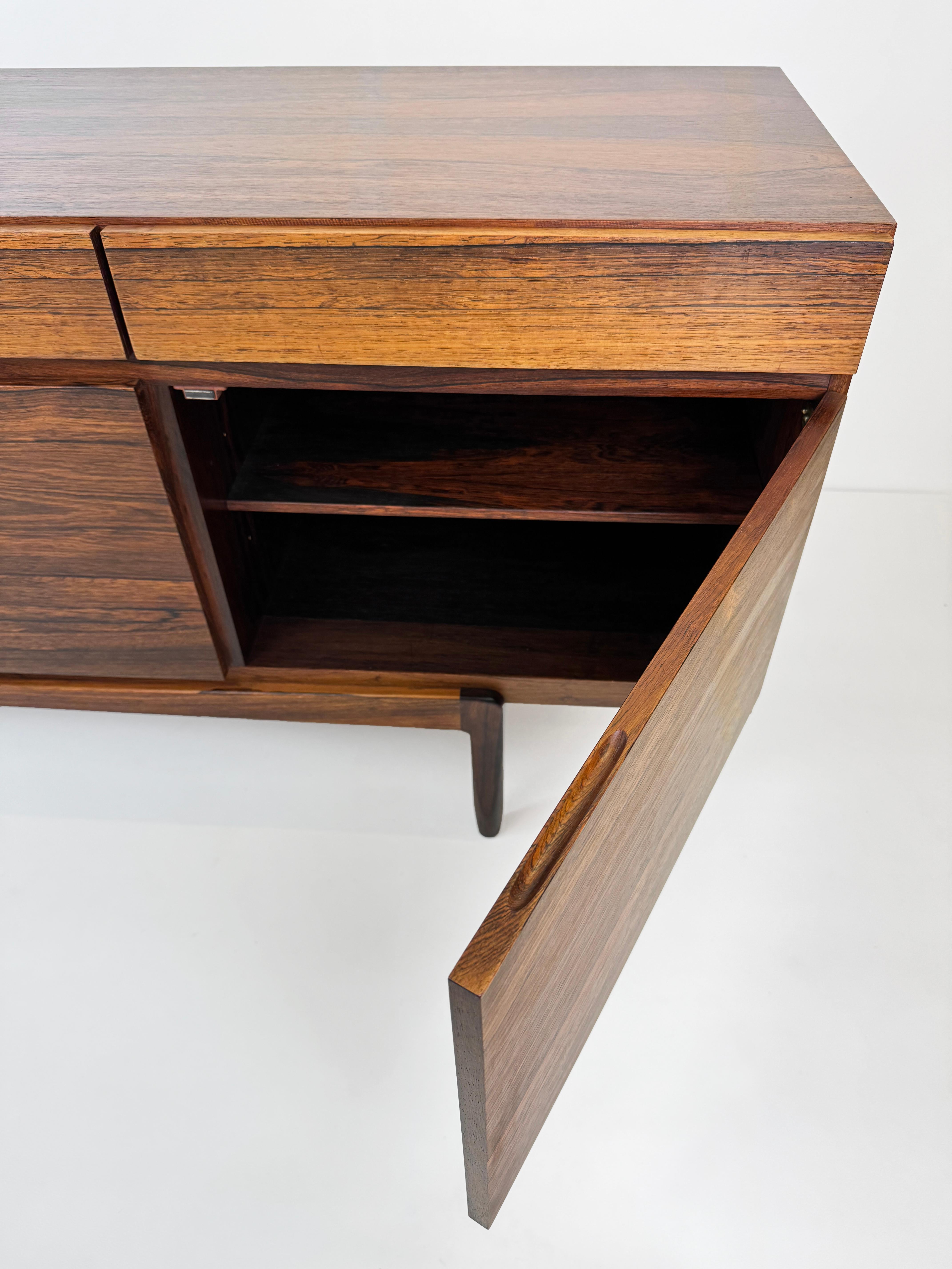 Buffet modèle FA66 d'Ib Kofod Larsen pour Faarup Mobelfabrik, années 1960 en vente 9