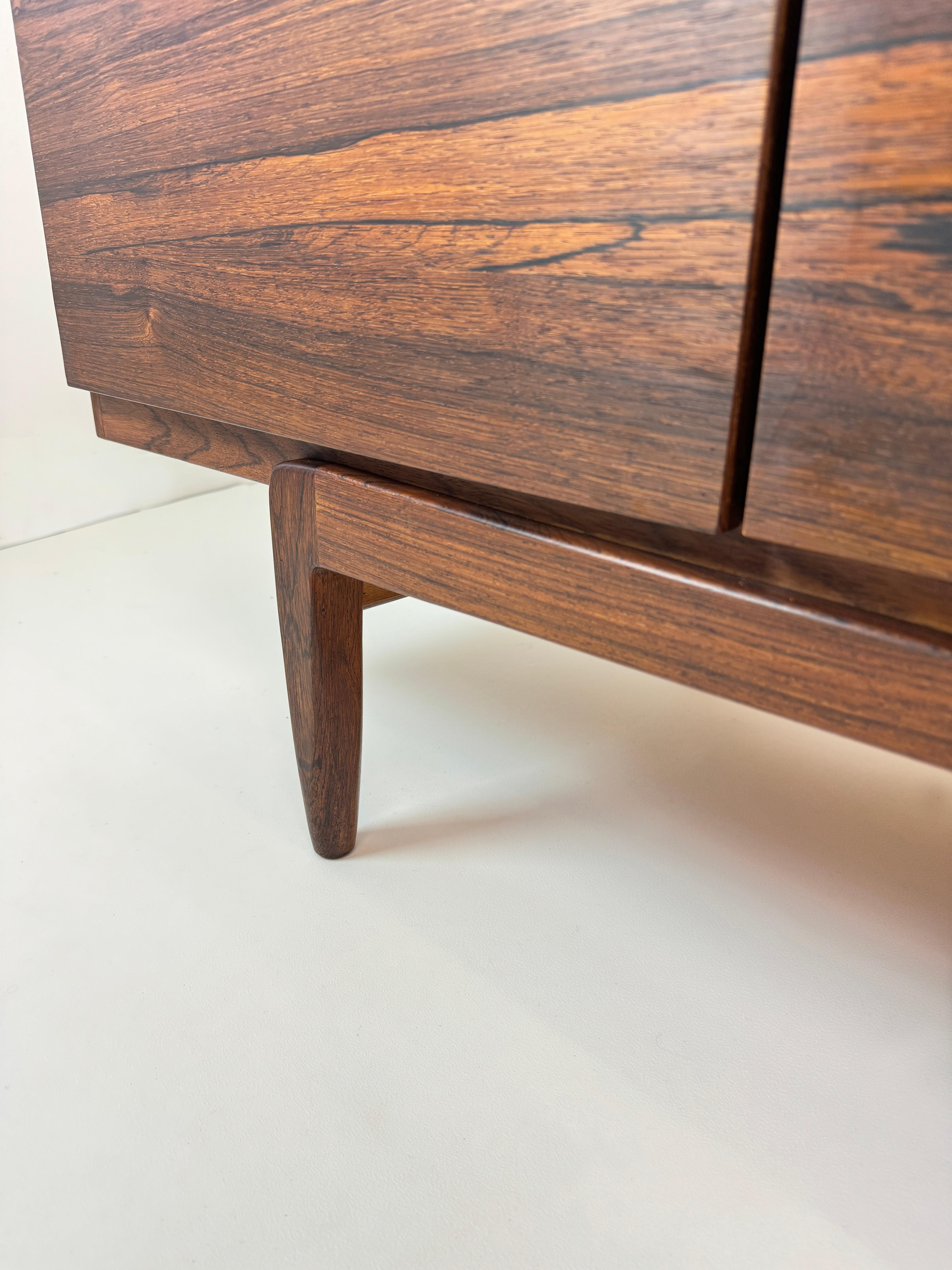 Buffet modèle FA66 d'Ib Kofod Larsen pour Faarup Mobelfabrik, années 1960 en vente 10