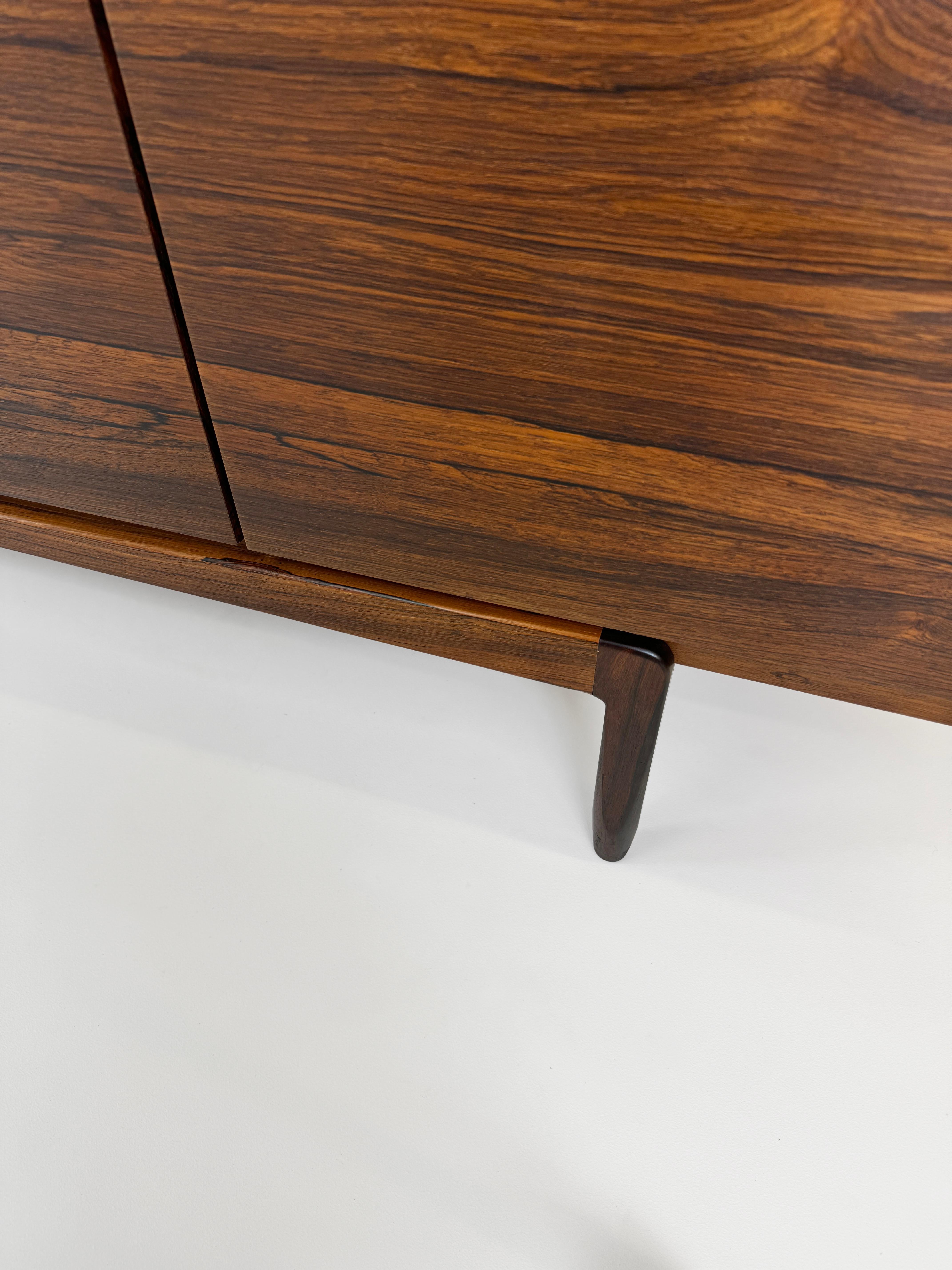 Buffet modèle FA66 d'Ib Kofod Larsen pour Faarup Mobelfabrik, années 1960 en vente 11