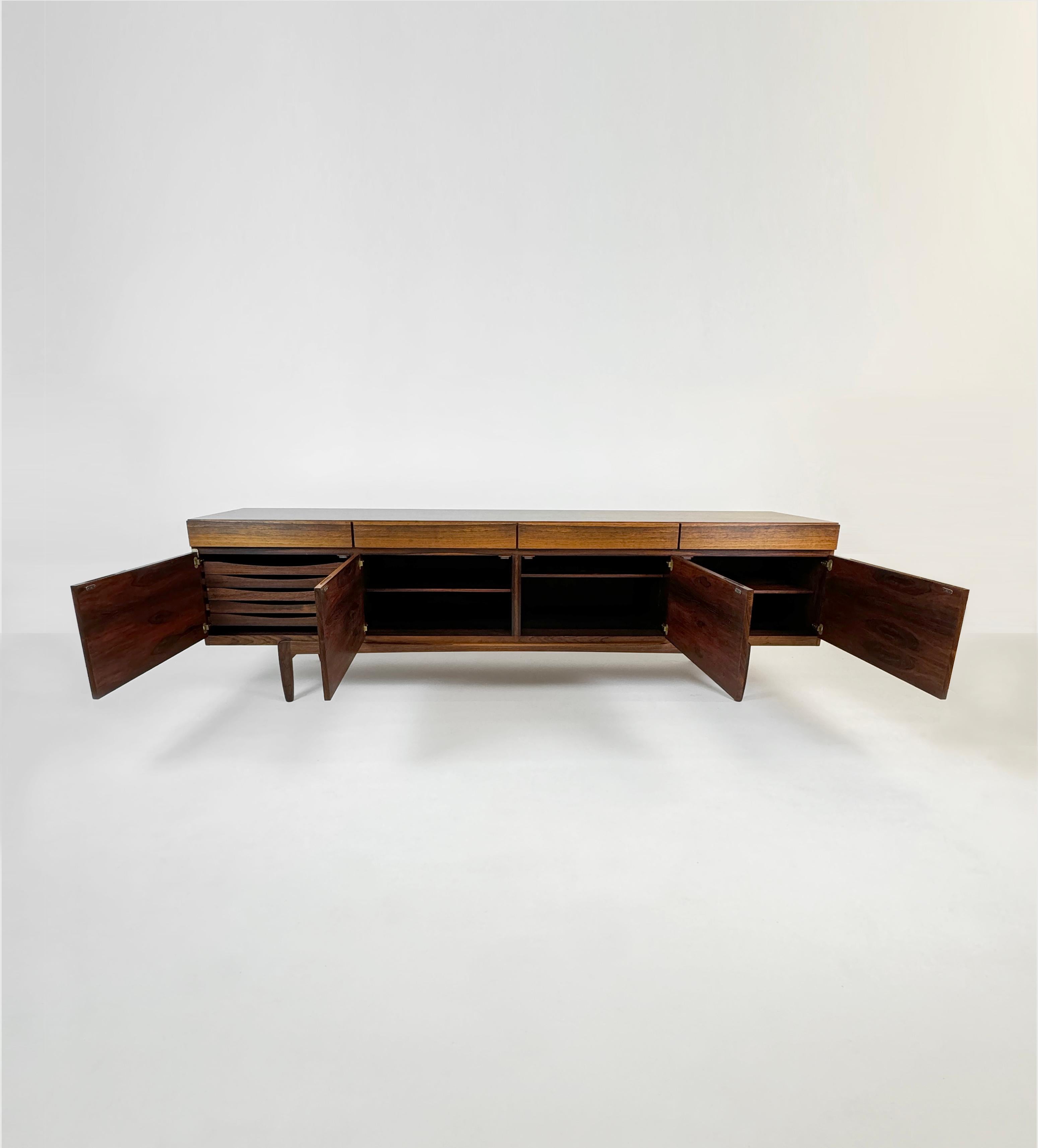 Travail du bois Buffet modèle FA66 d'Ib Kofod Larsen pour Faarup Mobelfabrik, années 1960 en vente
