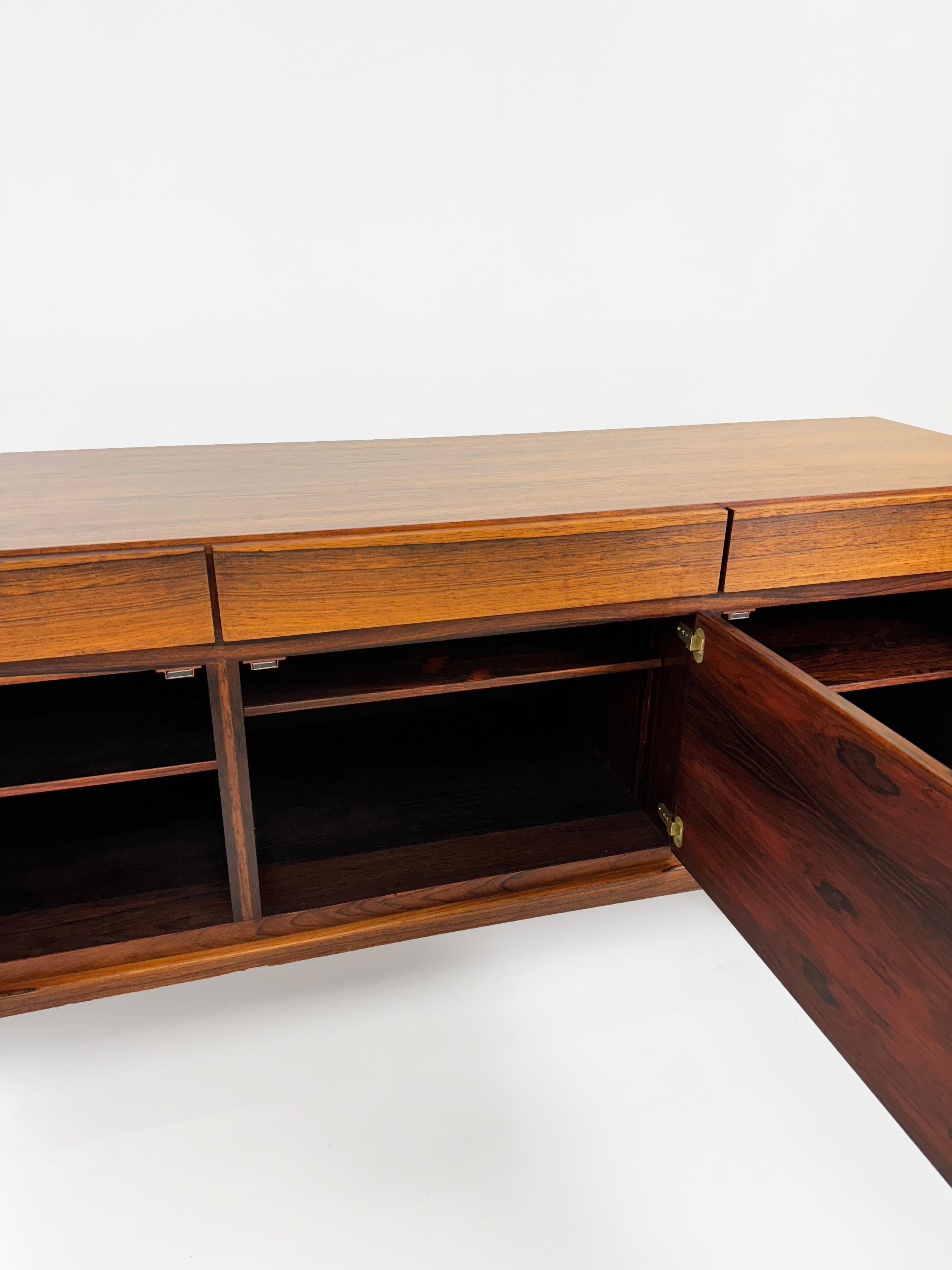 Bois de rose Buffet modèle FA66 d'Ib Kofod Larsen pour Faarup Mobelfabrik, années 1960 en vente