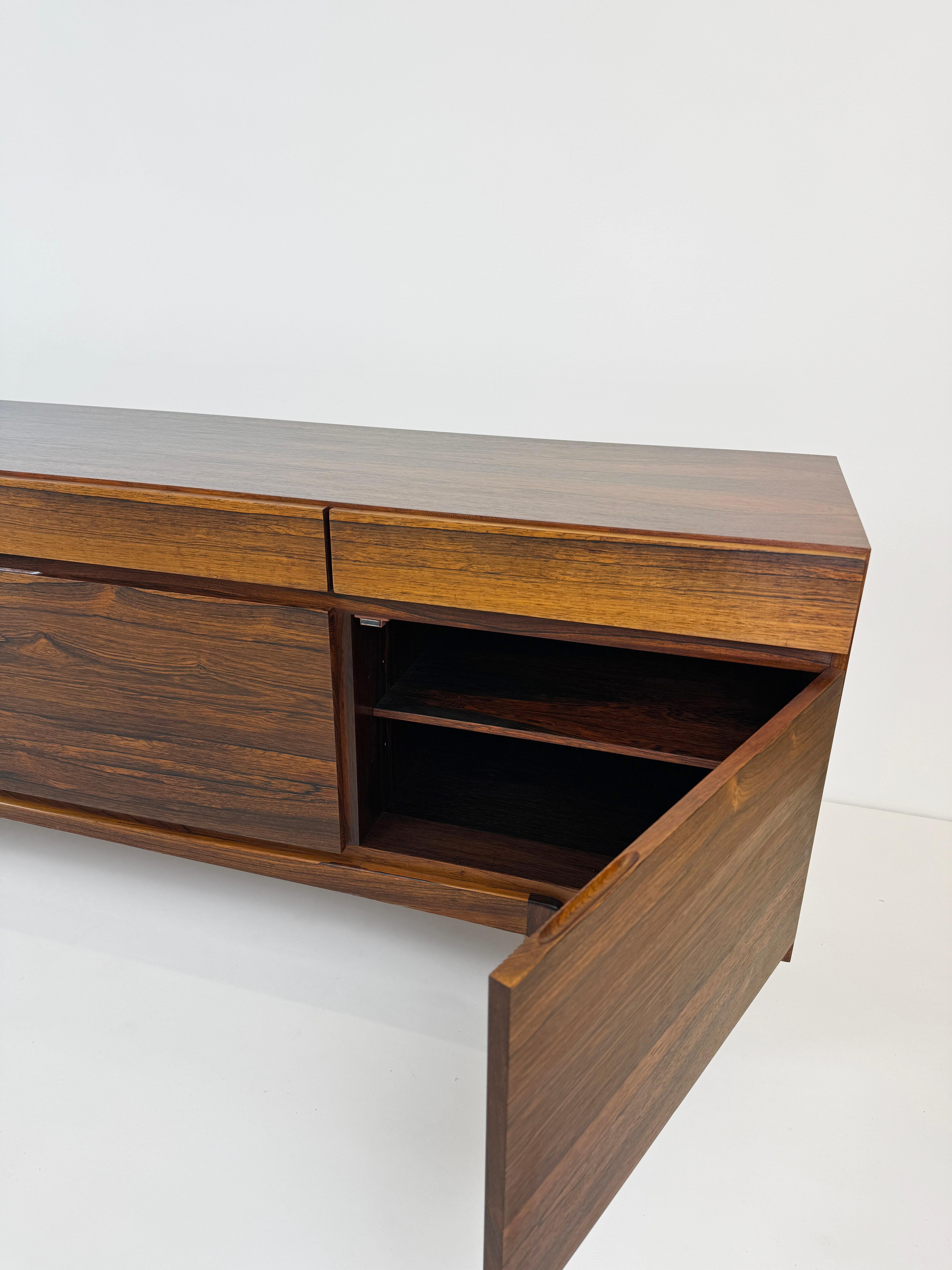 Buffet modèle FA66 d'Ib Kofod Larsen pour Faarup Mobelfabrik, années 1960 en vente 1