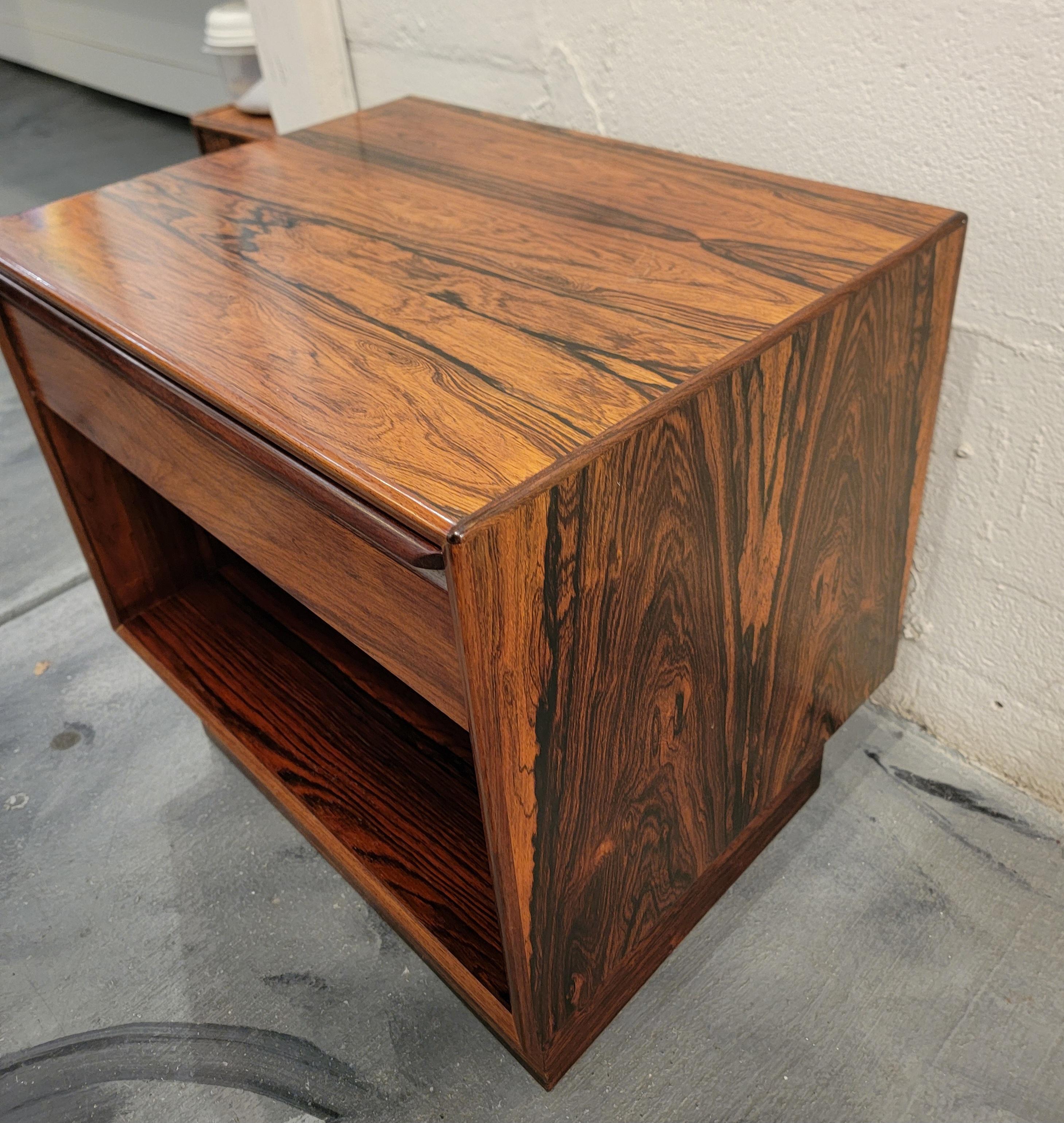 Scandinave moderne Table de nuit en bois de rose par Westnofa en vente