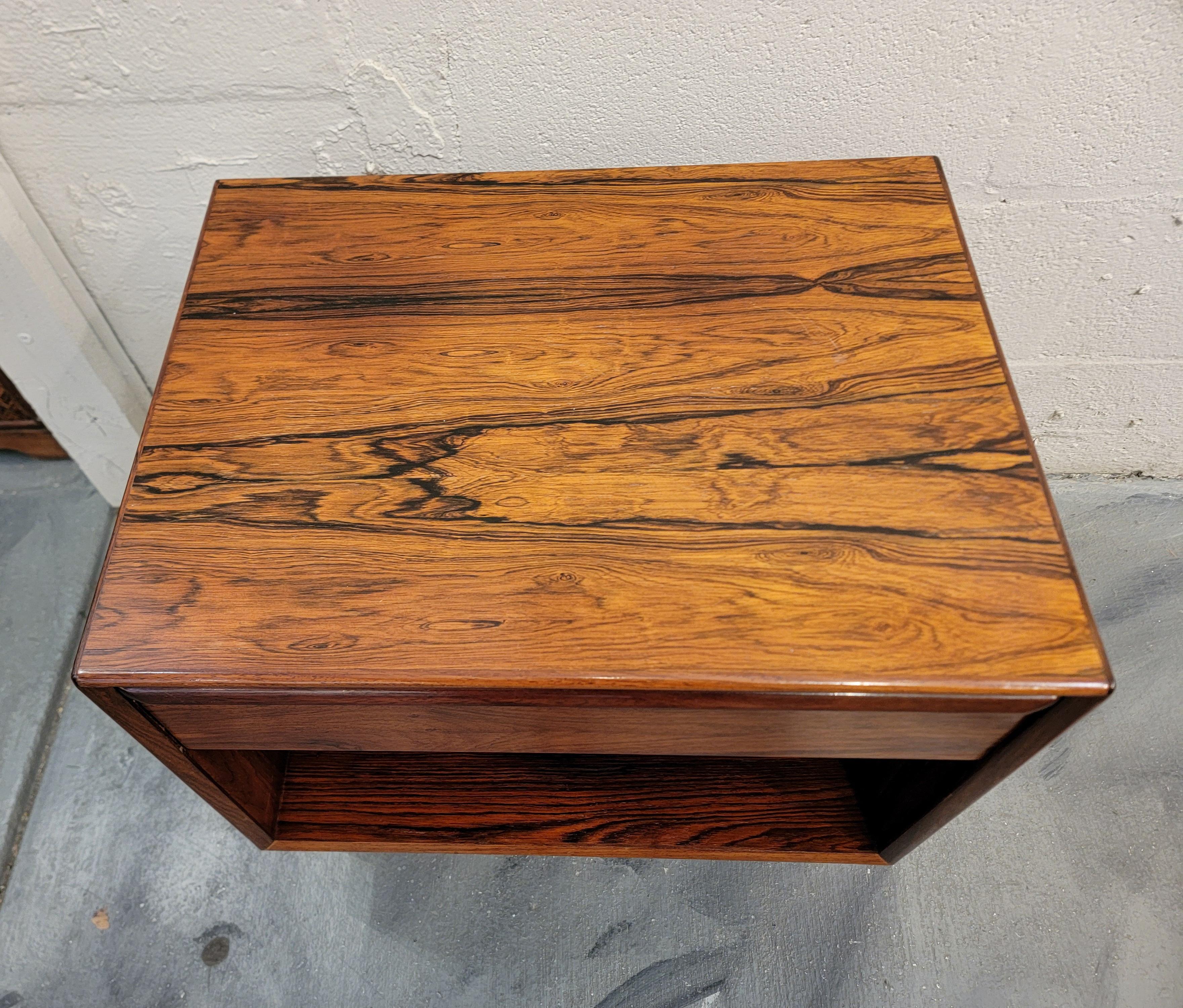 Norvégien Table de nuit en bois de rose par Westnofa en vente