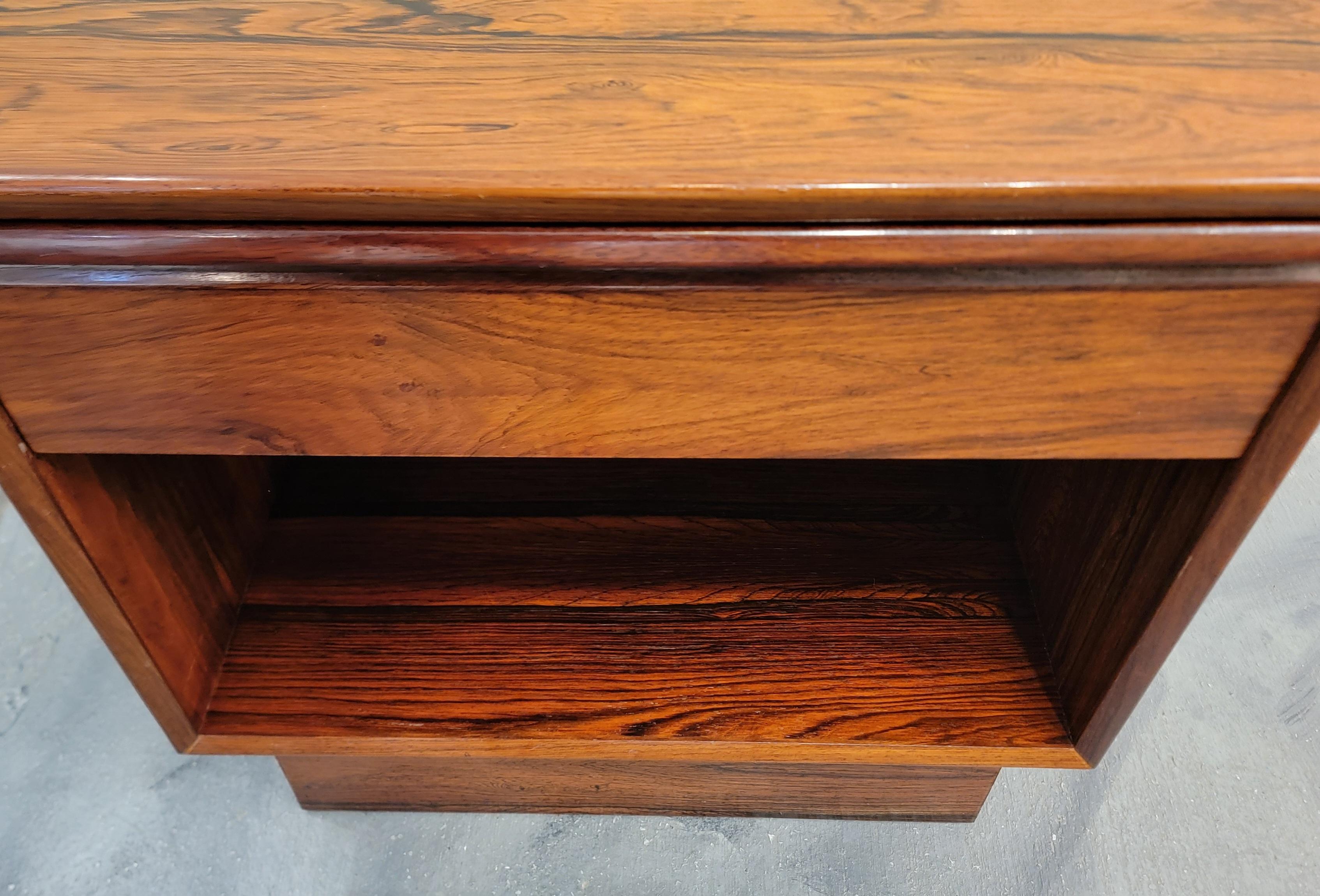 20ième siècle Table de nuit en bois de rose par Westnofa en vente