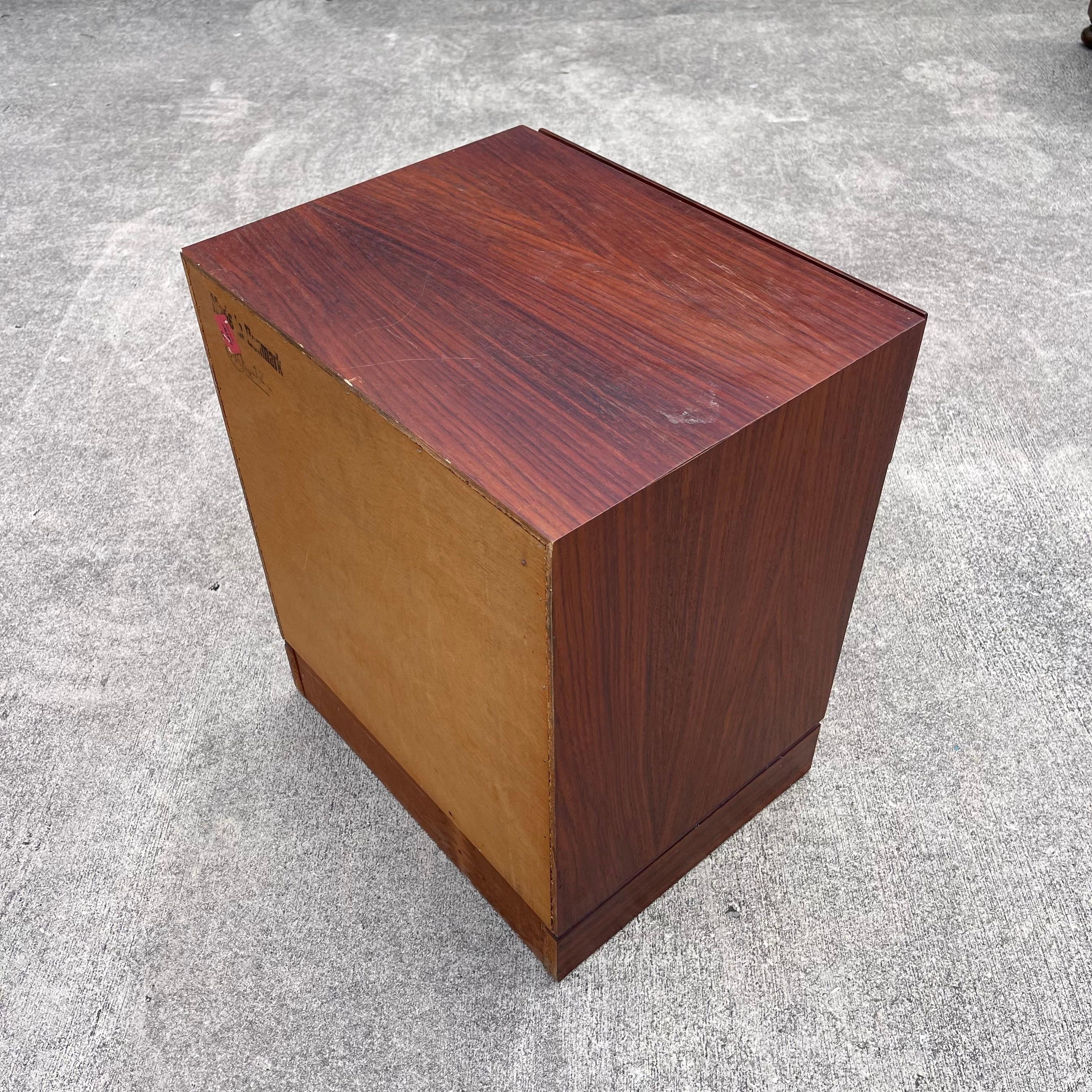 Table de nuit en bois de rose d'Arne Wahl Iverson pour Vinde Mobelfabrik en vente 4