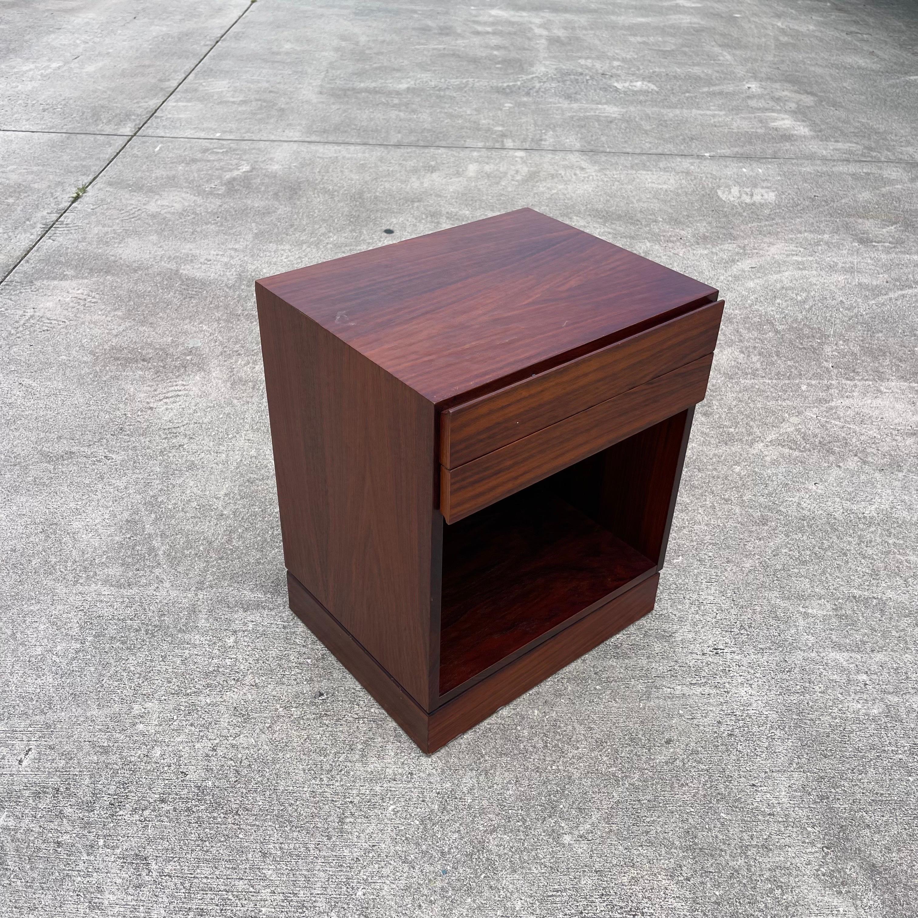 Bois de rose Table de nuit en bois de rose d'Arne Wahl Iverson pour Vinde Mobelfabrik en vente