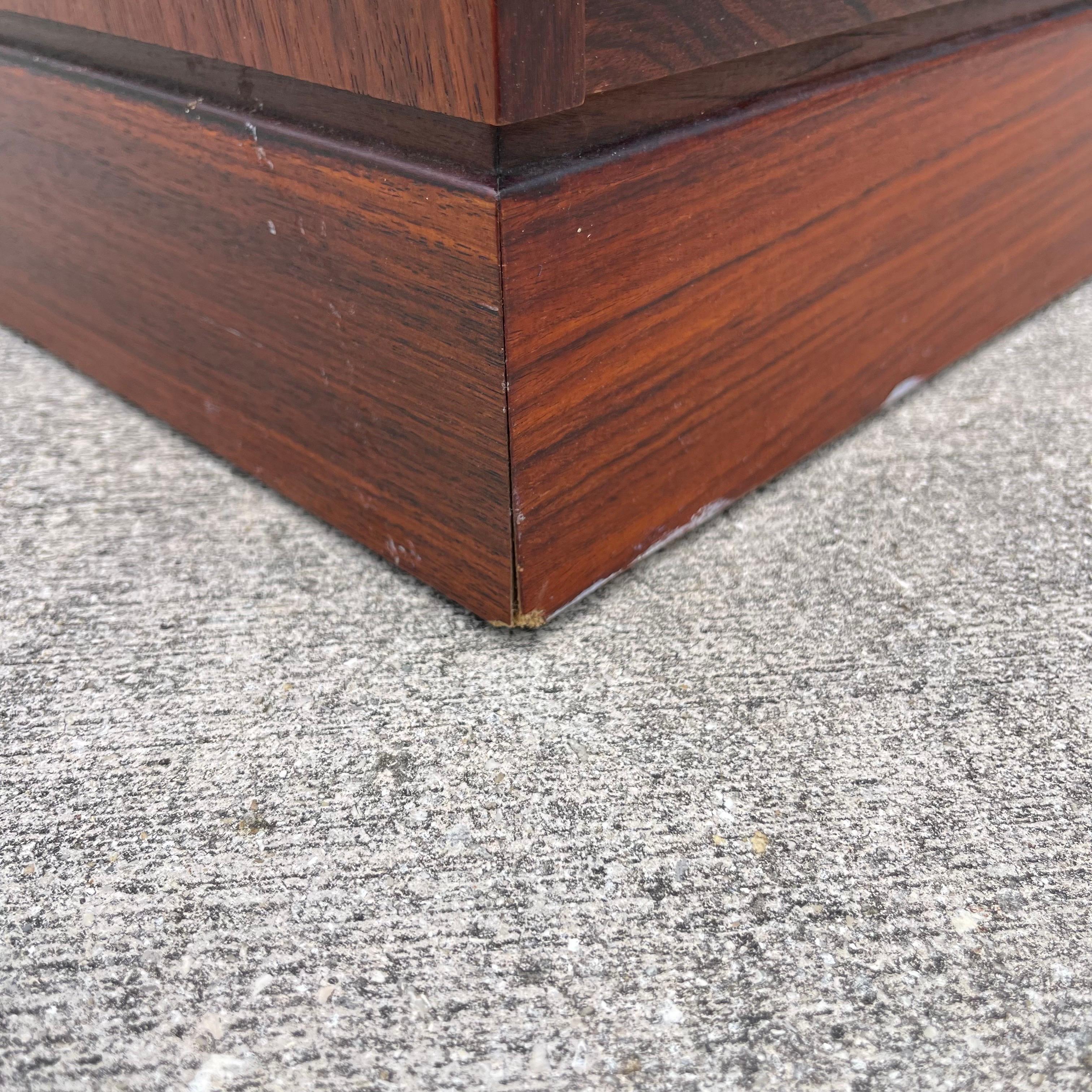 Table de nuit en bois de rose d'Arne Wahl Iverson pour Vinde Mobelfabrik en vente 1