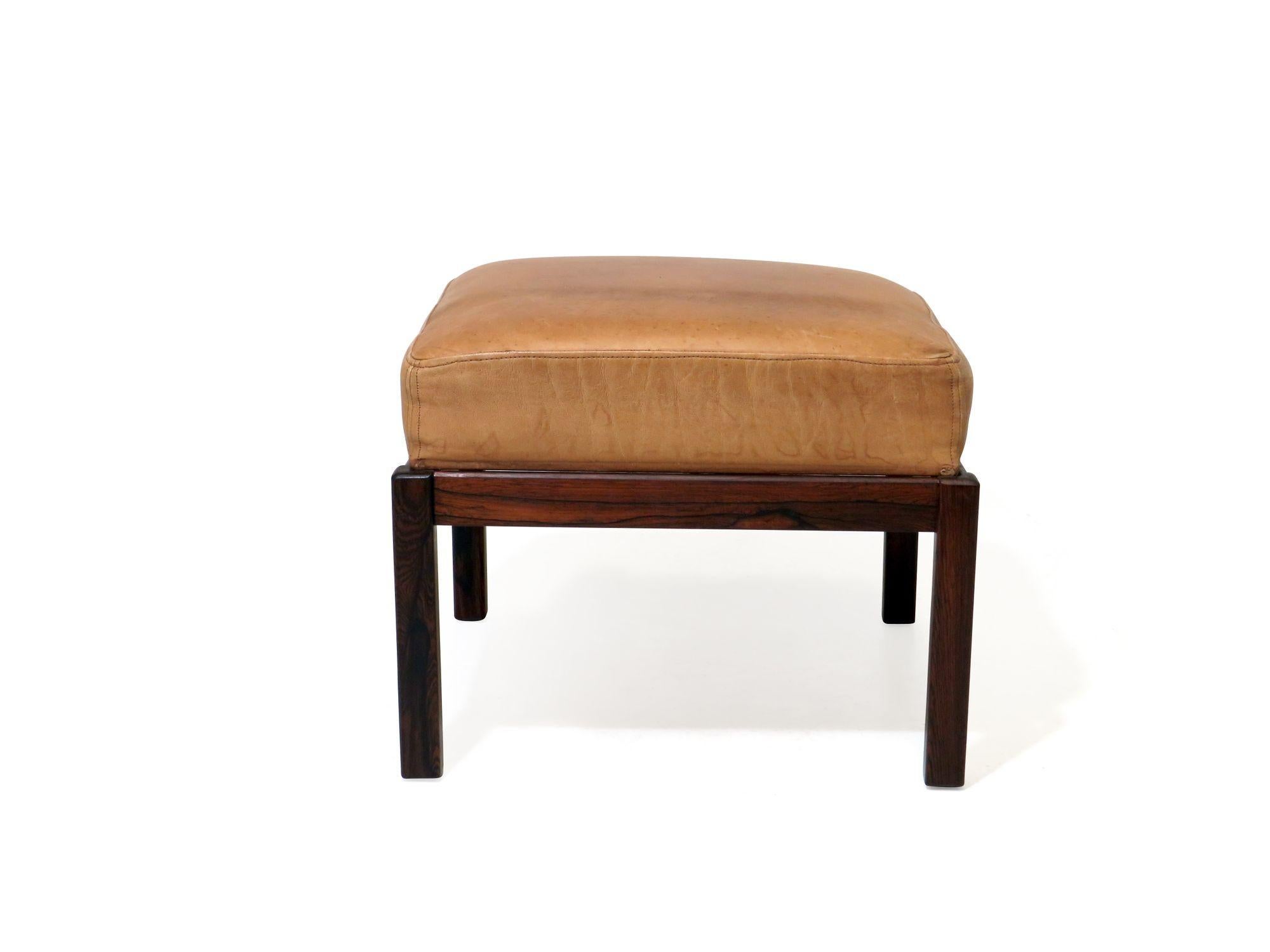 Rosewood Ottoman Bench in Leather In Good Condition In Oakland, CA