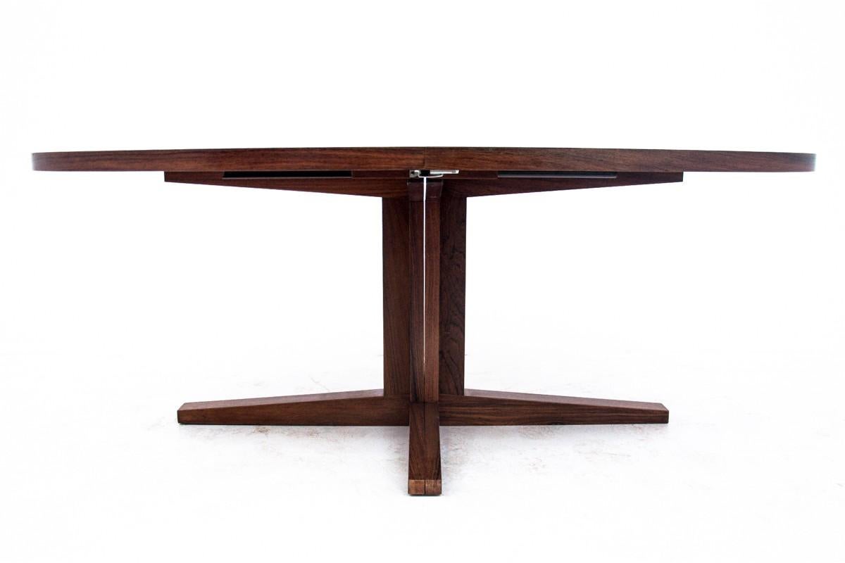 A premium quality Danish vintage dining table designed by John Mortensen for the Heltborg mobler company. It comes from the 1960s and is in perfect condition. The set has two additional wings to enlarge it to the size of 290 cm! It can comfortably