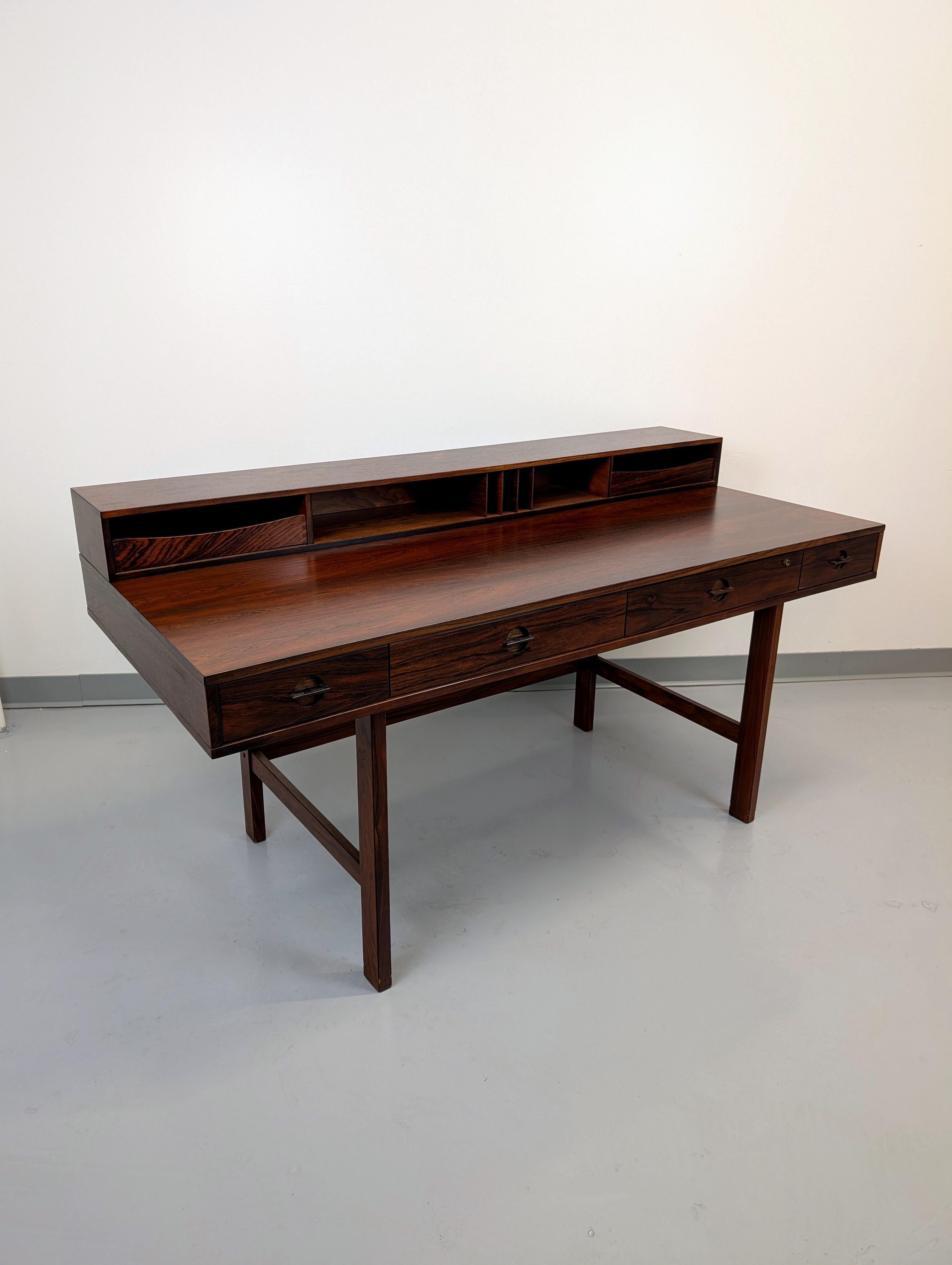 Palisanderholz-Partner-Schreibtisch von Peter Løvig Nielsen im Zustand „Gut“ im Angebot in Lynn, MA