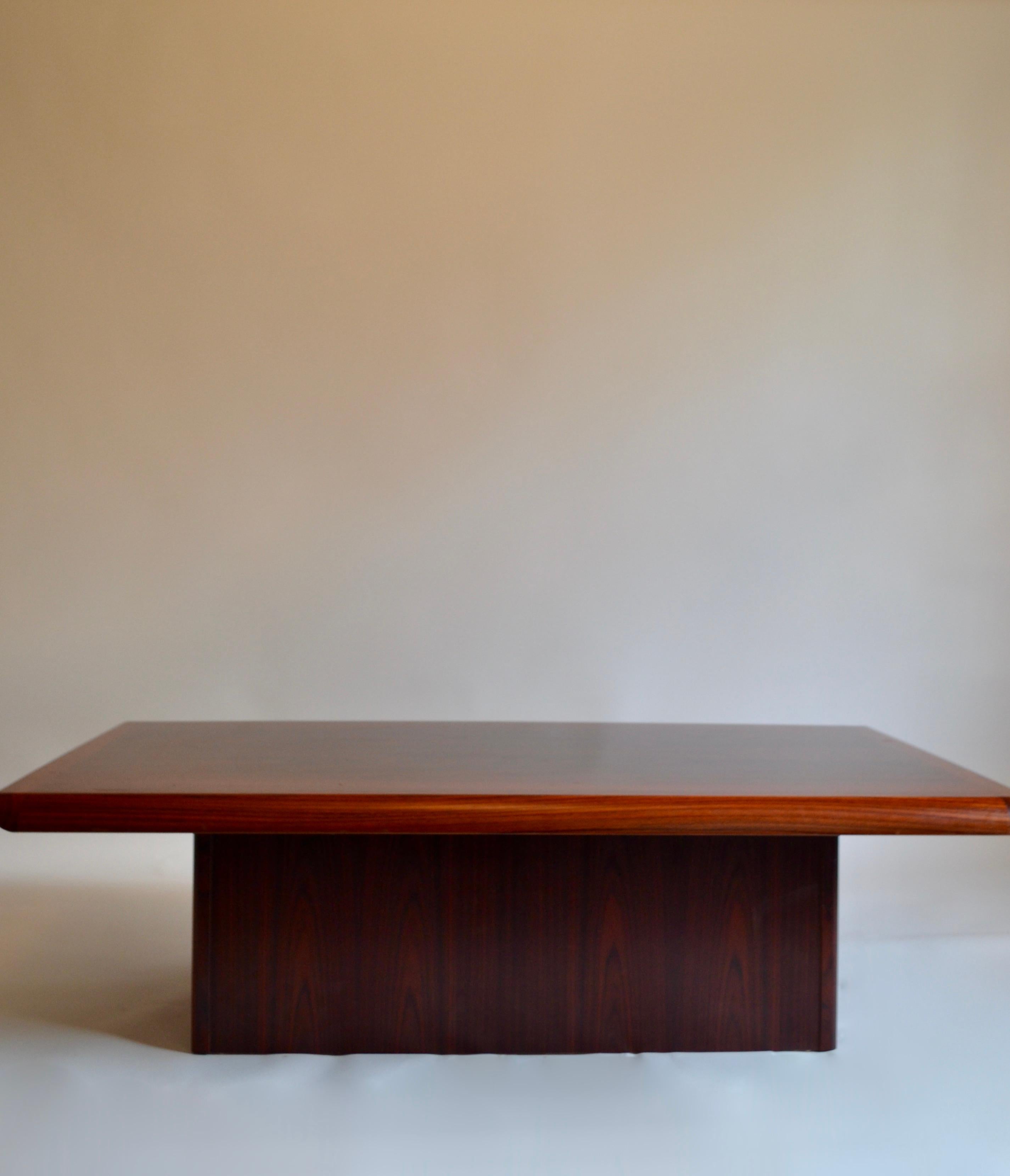 Rosewood Pedestal Coffee Table by Vejle Stole and Møbelfabrik, Danish, 1960s In Good Condition In London, GB