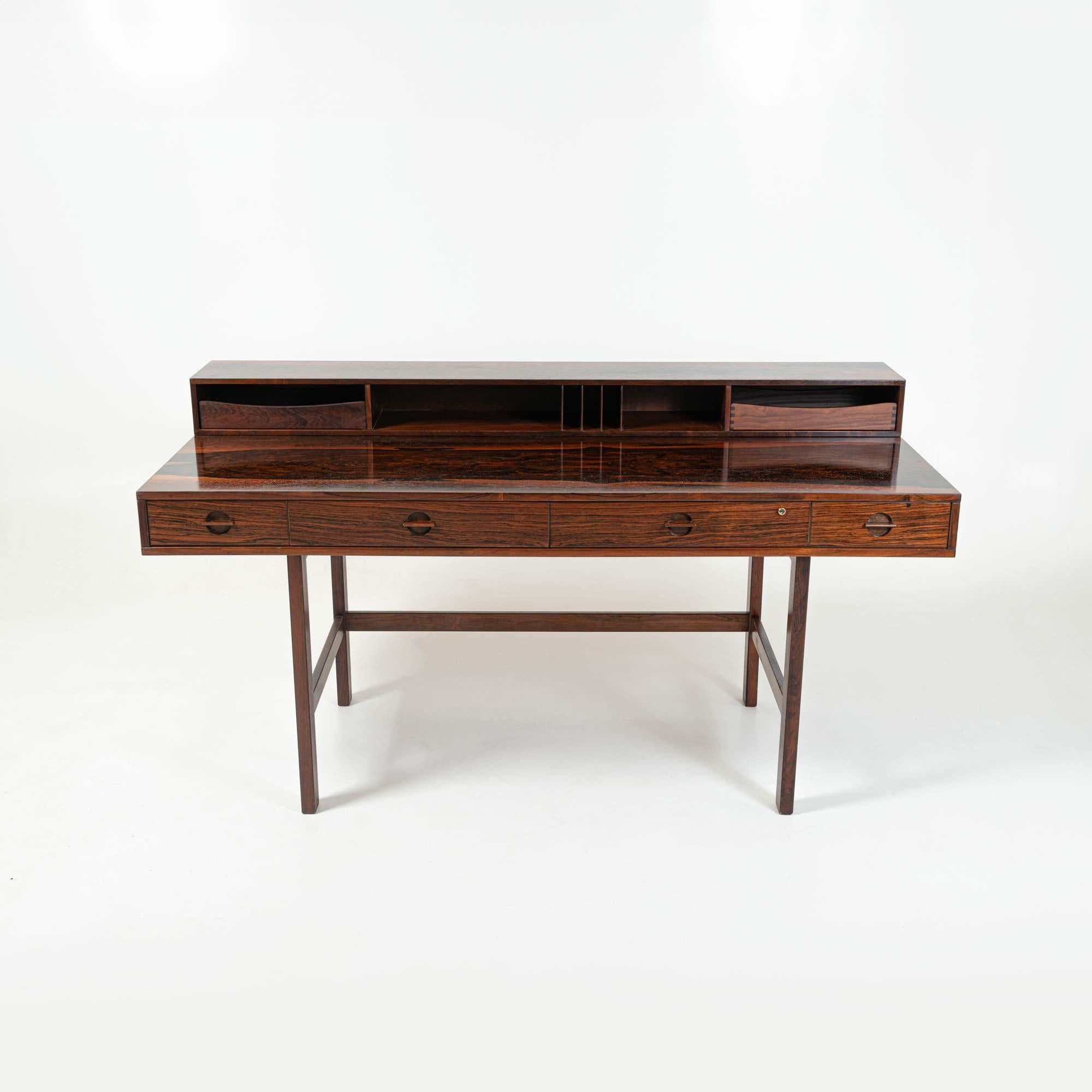 Executive-Schreibtisch aus Palisanderholz mit Flip Top von Peter Lovig Nielsen (Moderne der Mitte des Jahrhunderts)