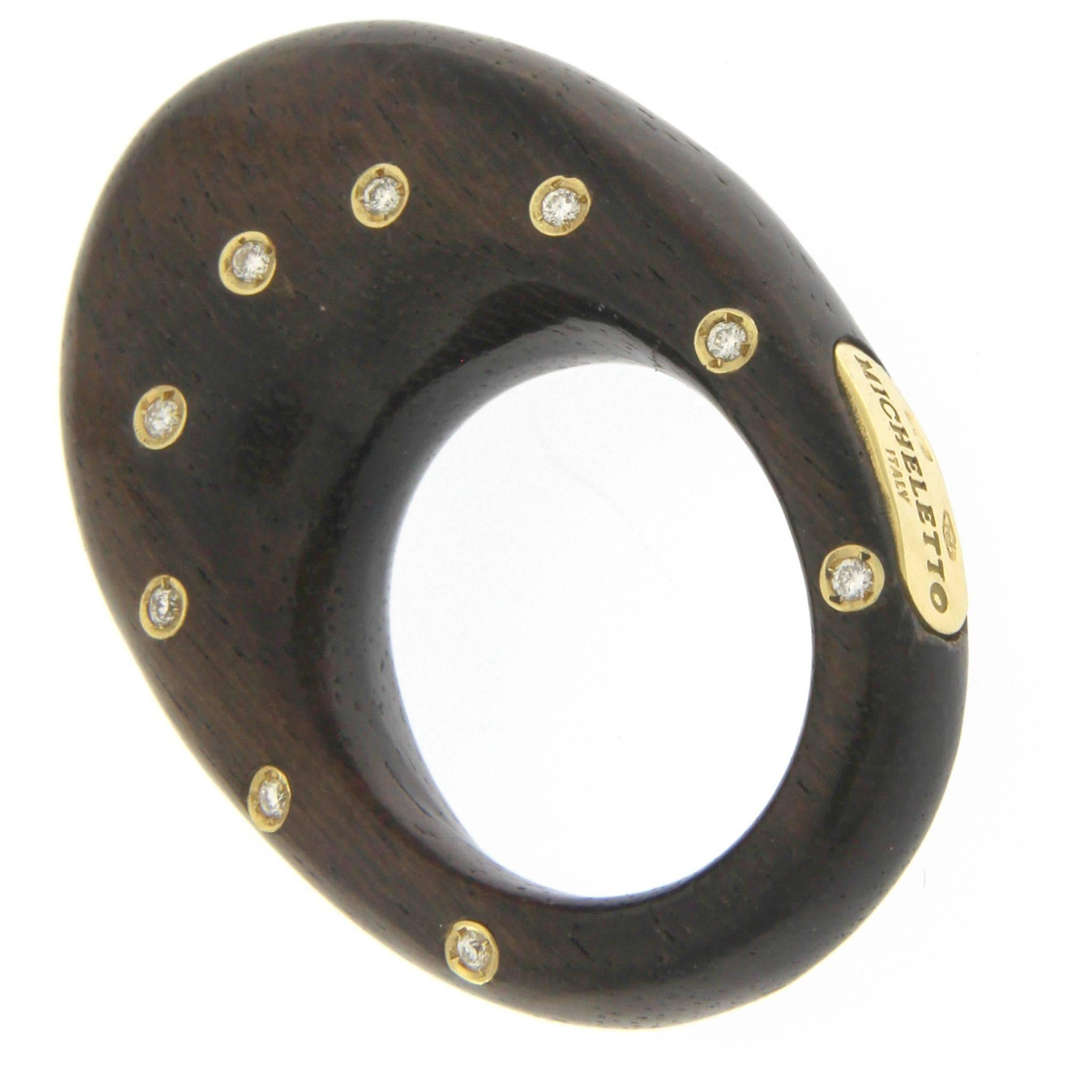 Rosewood Ring 18 Karat Yellow Gold and White Diamond