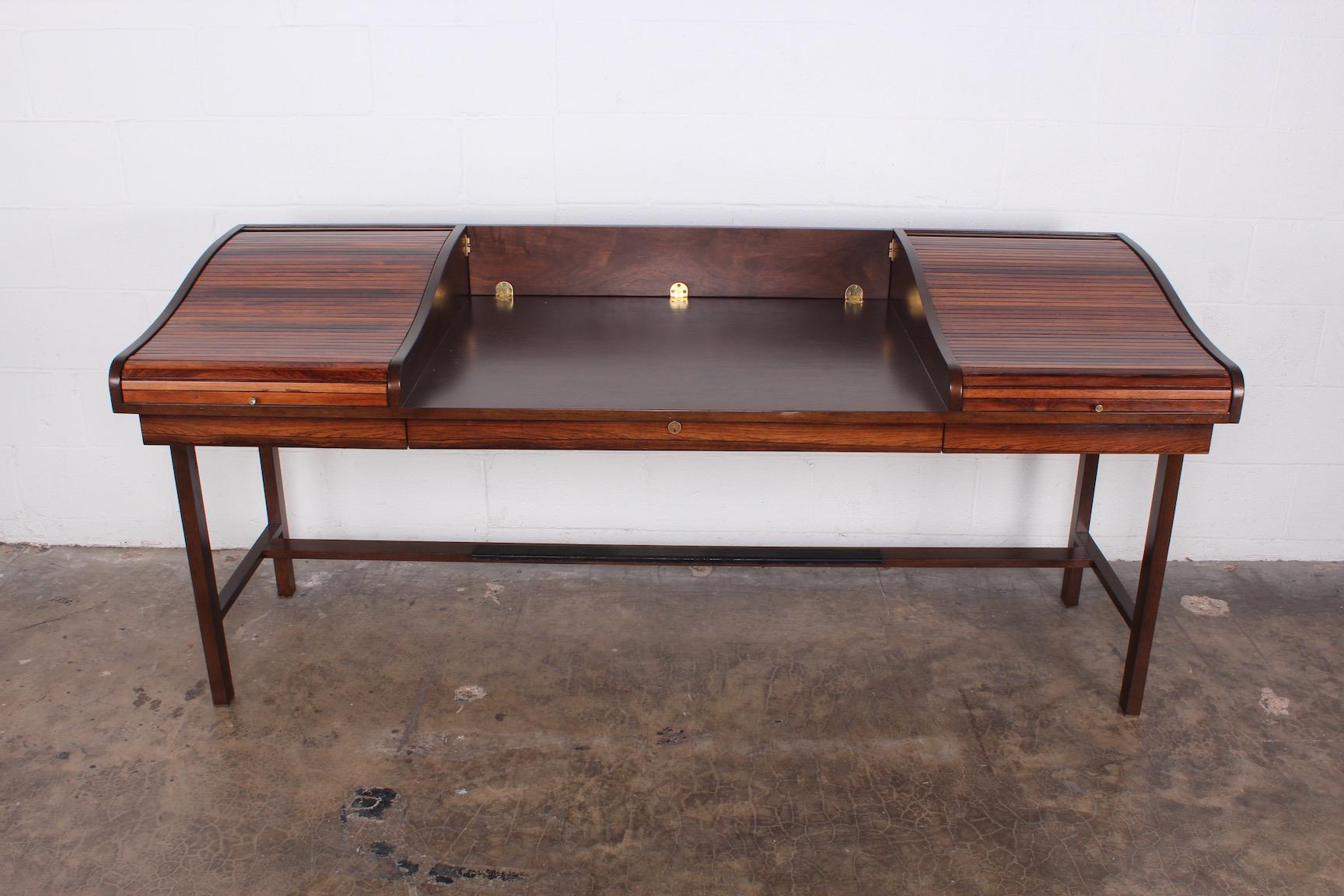 Schreibtisch aus Palisanderholz mit Rollplatte von Edward Wormley für Dunbar im Zustand „Gut“ im Angebot in Dallas, TX