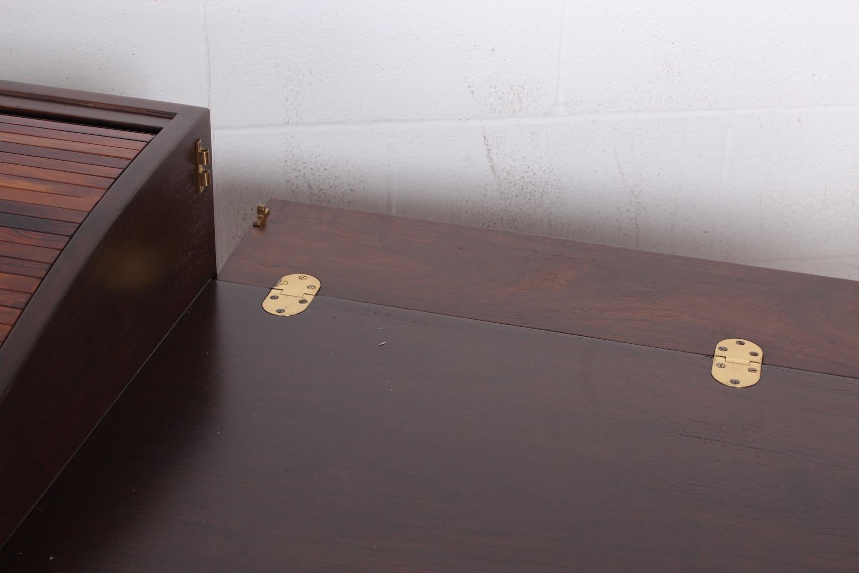 Schreibtisch aus Palisanderholz mit Rollplatte von Edward Wormley für Dunbar im Angebot 5