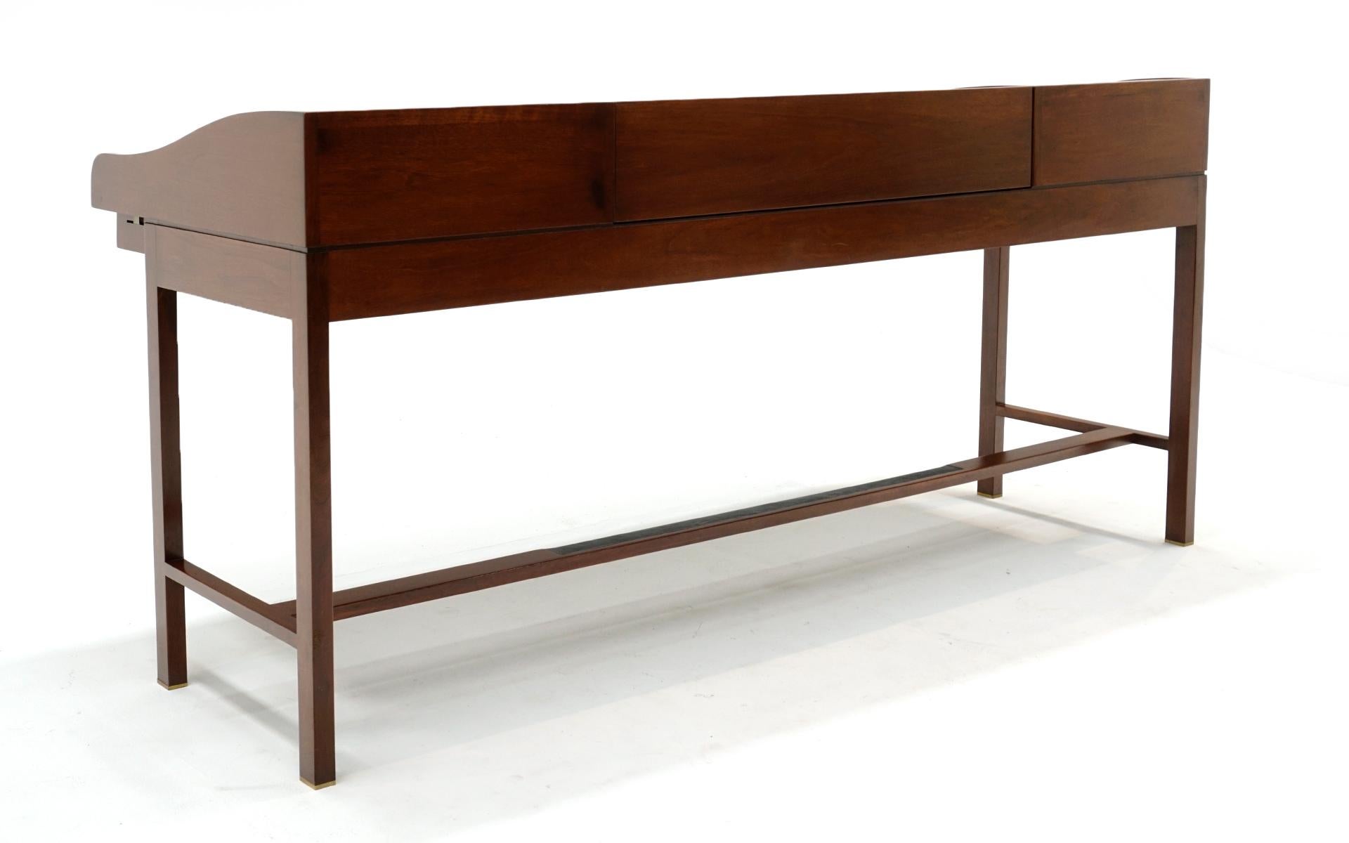 Rosewood Roll top Desk by Edward Wormley for Dunbar Model 452. All Original For Sale 4