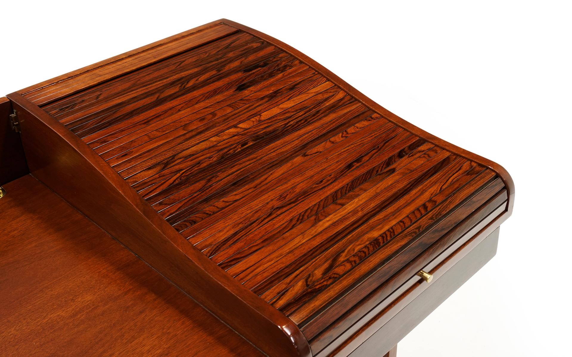 Rosewood Roll top Desk by Edward Wormley for Dunbar Model 452. All Original In Good Condition For Sale In Kansas City, MO