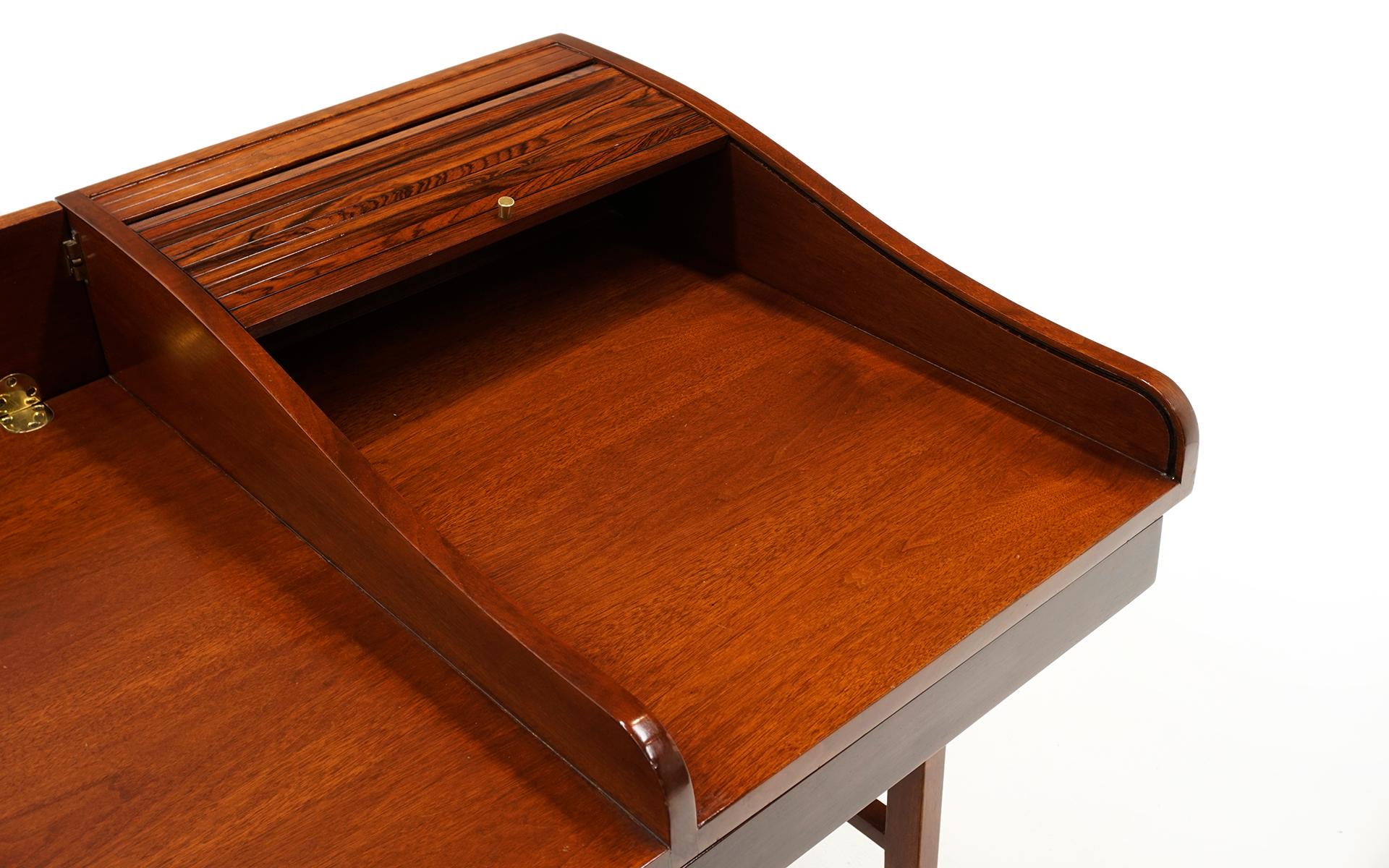 Roll-Top-Schreibtisch aus Rosenholz von Edward Wormley für Dunbar, Modell 452. Alle Original (Mitte des 20. Jahrhunderts) im Angebot