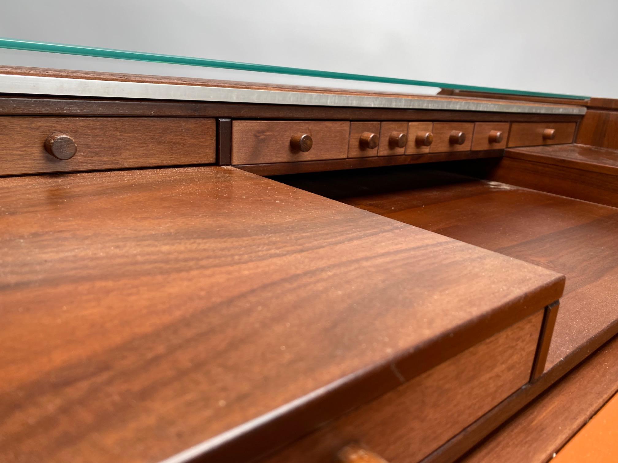 Rolltop-Schreibtisch/Schreibtisch aus Palisanderholz, Modell 804, von Gianfranco Frattini für Bernini im Angebot 3