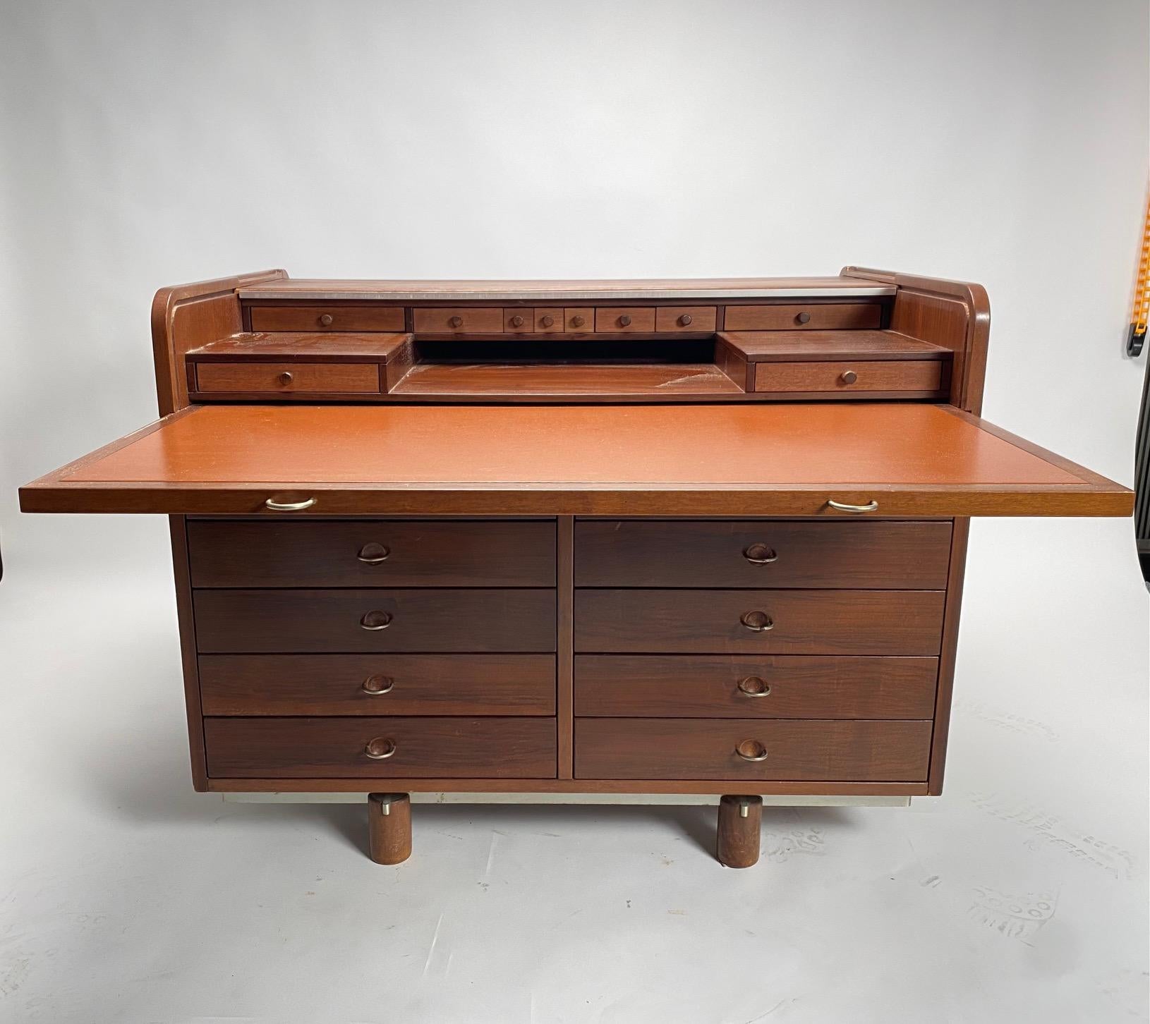 Mid-Century Modern Rosewood Rolltop Desk/Cabinet, Model 804, by Gianfranco Frattini for Bernini For Sale