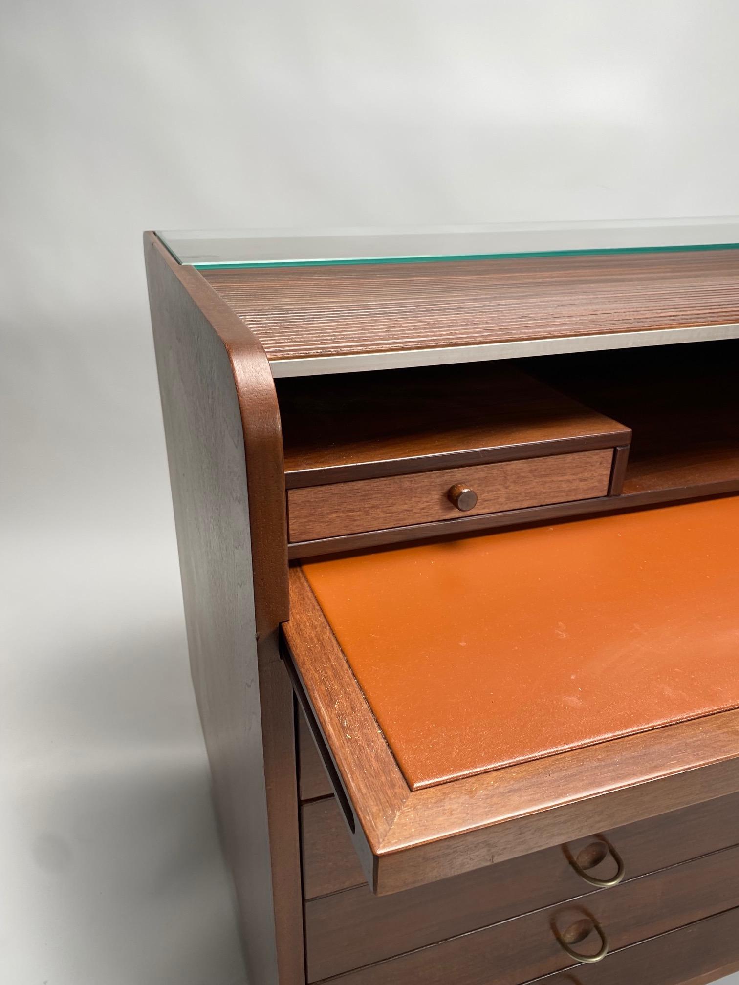 Rosewood Rolltop Desk/Cabinet, Model 804, by Gianfranco Frattini for Bernini In Good Condition For Sale In Argelato, BO