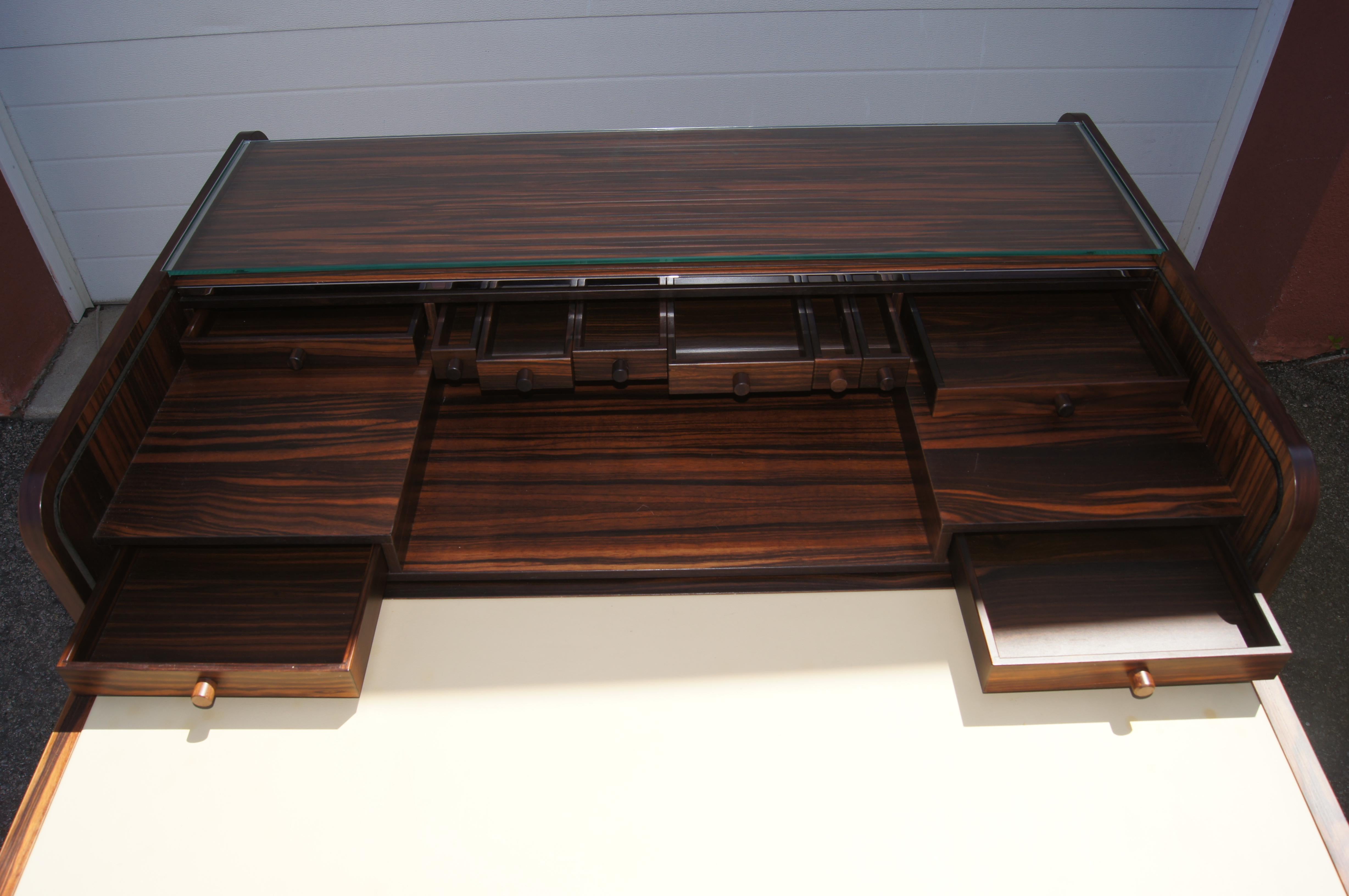 Rosewood Rolltop Desk/Cabinet, Model 804, by Gianfranco Frattini for Bernini In Good Condition For Sale In Dorchester, MA