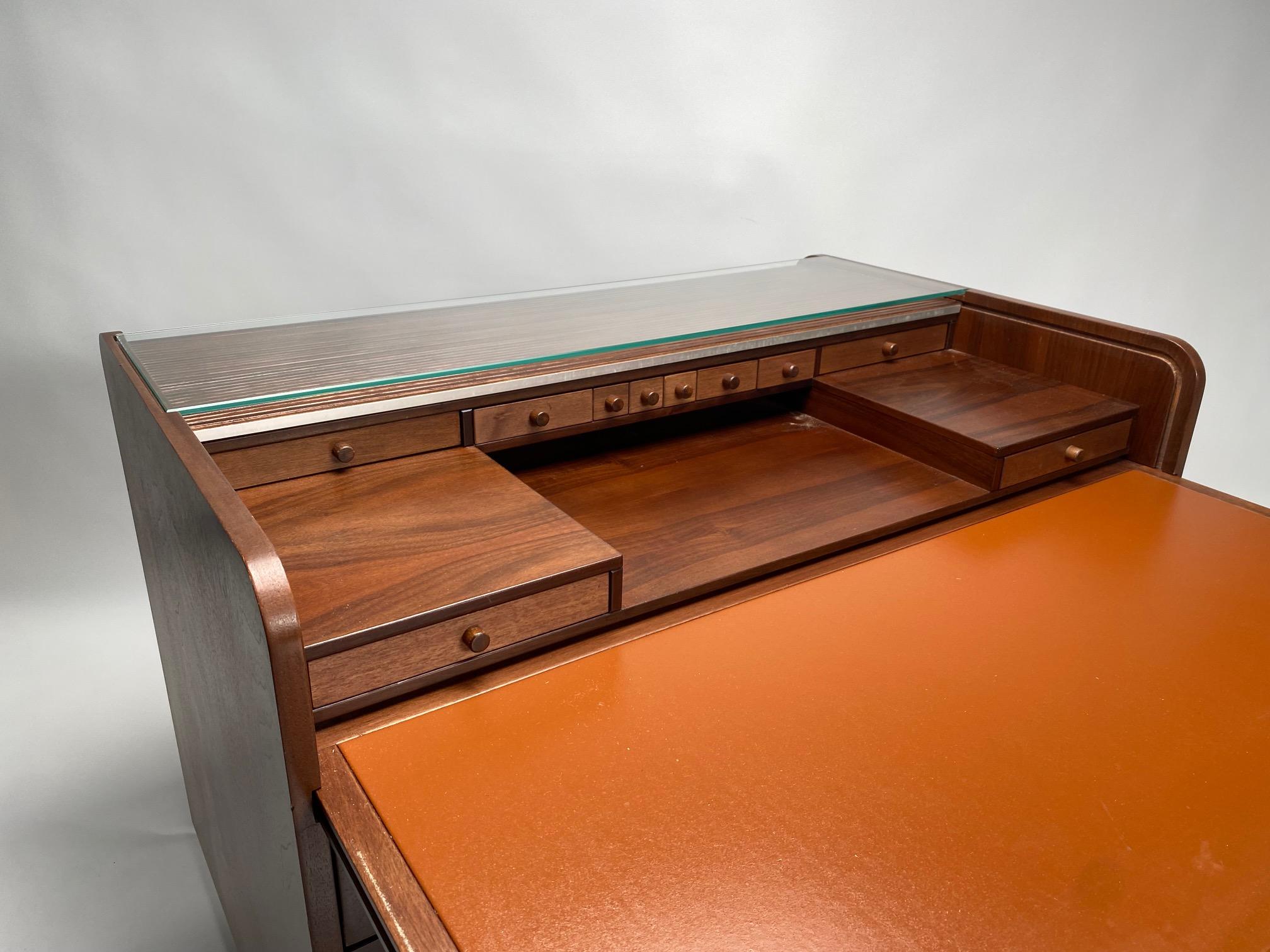 Rolltop-Schreibtisch/Schreibtisch aus Palisanderholz, Modell 804, von Gianfranco Frattini für Bernini im Angebot 2