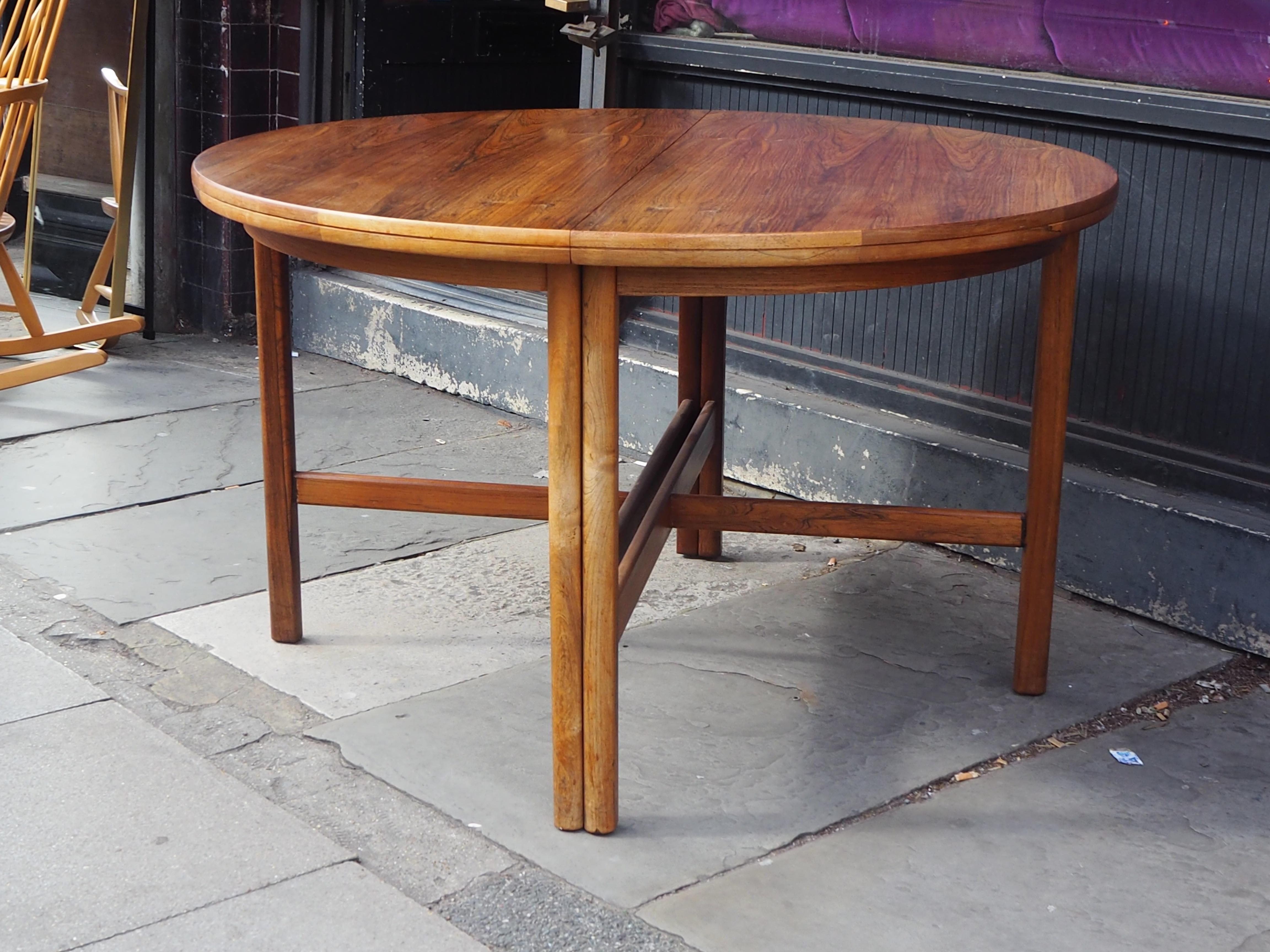 Mid-20th Century Rosewood Round or Oval Dining Table, Robert Heritage for Archie Shine