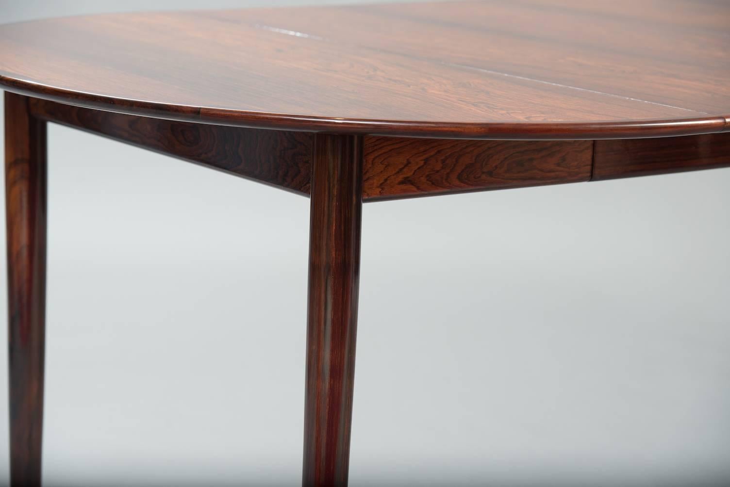Rosewood Scandinavian Modern Dining Table In Excellent Condition In Porto, PT
