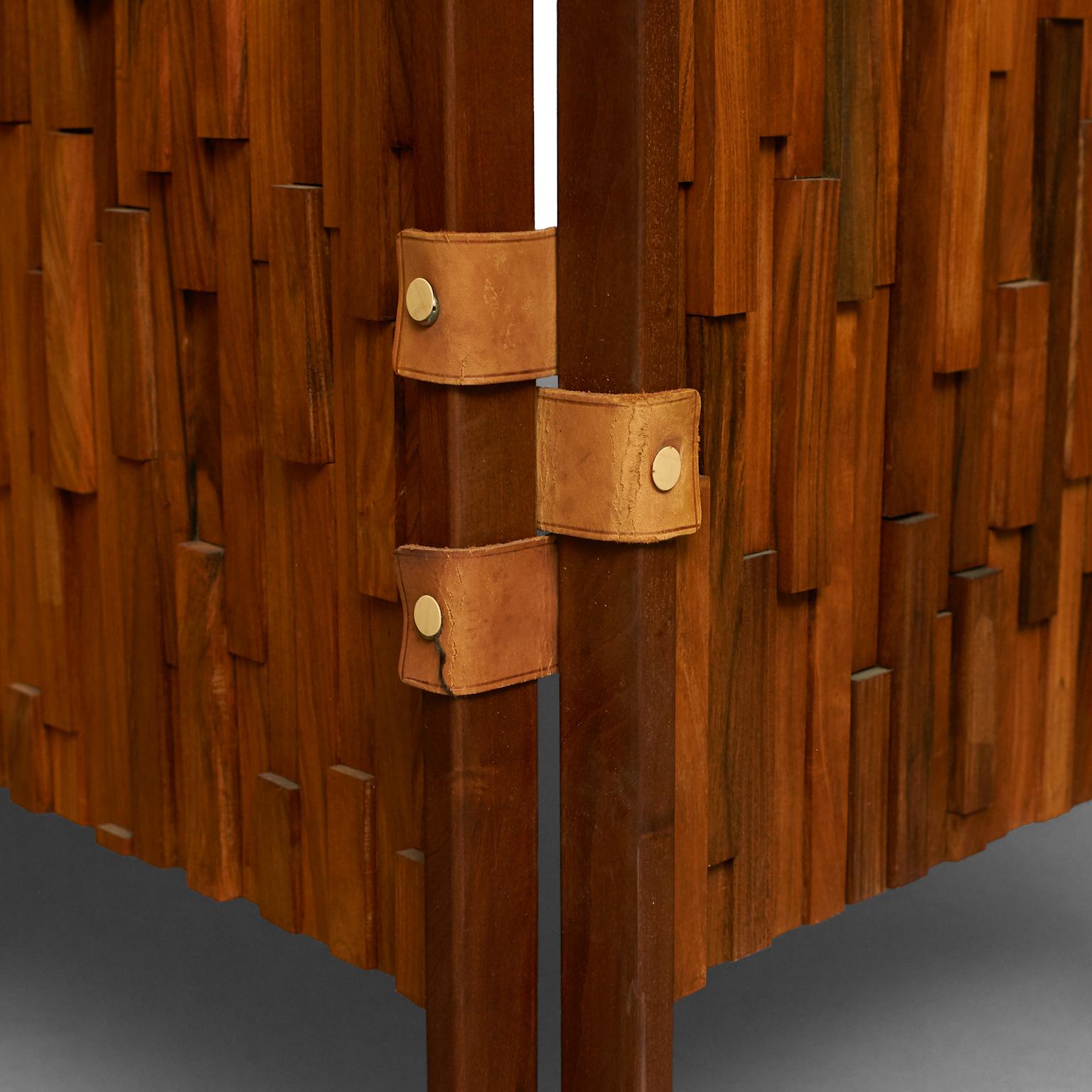 A room divider from Brazil. Made from predominantly rosewood, with additions of jacaranda, Pao Fero, Ipe and other hardwoods. Three panels with leather hinges and brass details. In the style of Percival Lafer.
Brazil, circa 1980s.