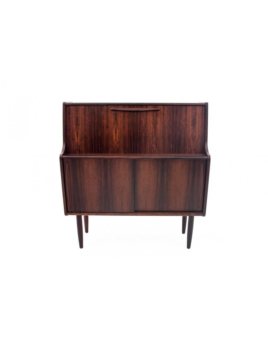 Rosewood secretary desk, Danish design, 1960s

Very good condition.

Wood: rosewood

h. 117 cm w. 110 cm d. 43 cm