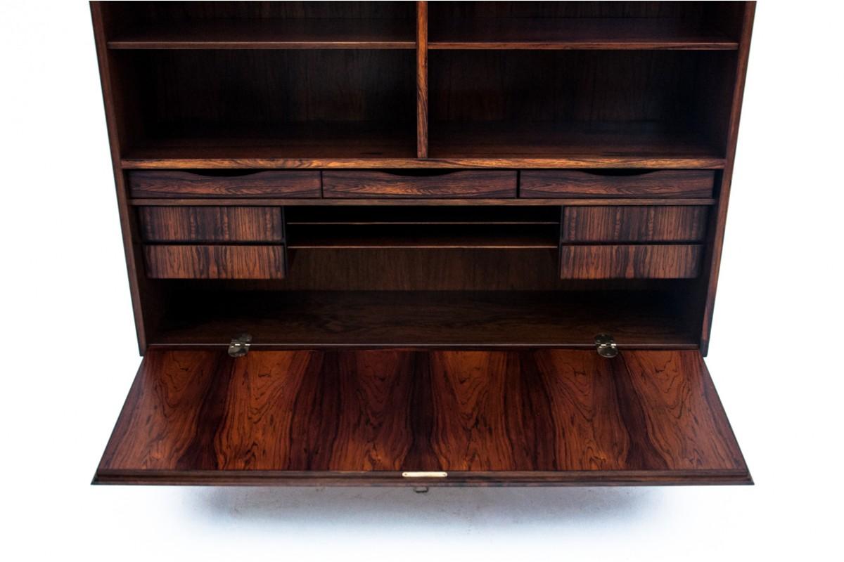 Rosewood shelf designed by Omann Jun, Denmark, 1960s. After renovation. In Good Condition For Sale In Chorzów, PL