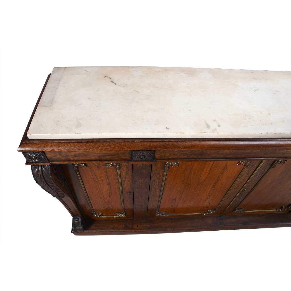 Meuble d'appoint en bois de rose avec plateau en marbre Bon état - En vente à Harrodsburg, KY
