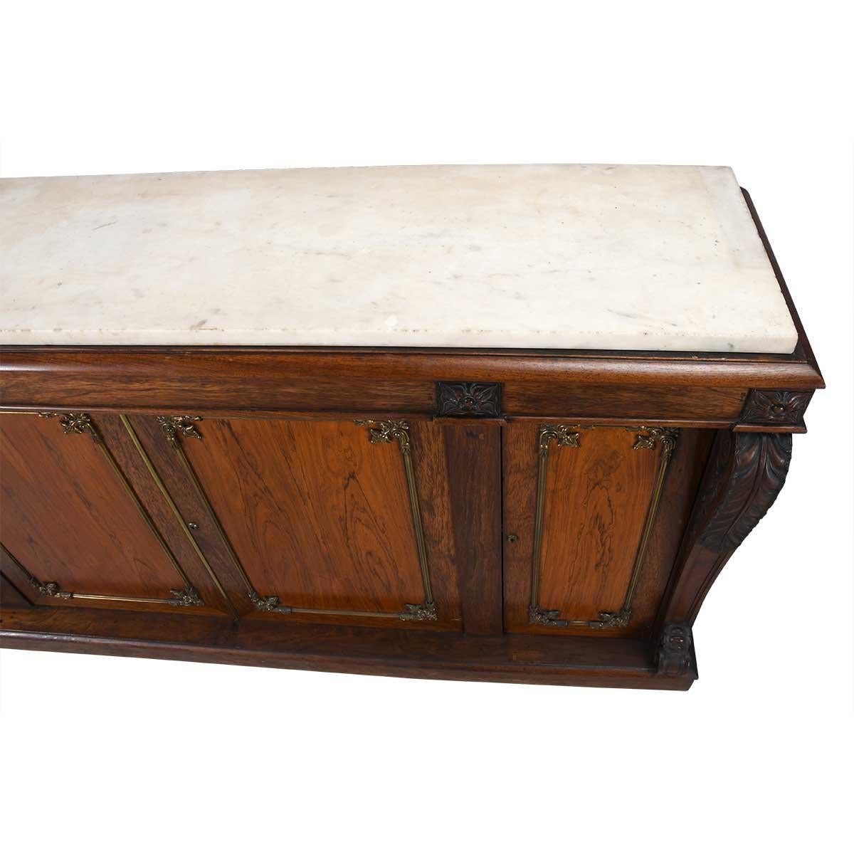 XIXe siècle Meuble d'appoint en bois de rose avec plateau en marbre en vente