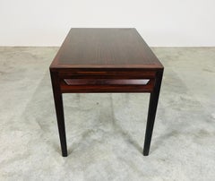 Table d'appoint scandinave en bois de rose d'après Arne Vodder