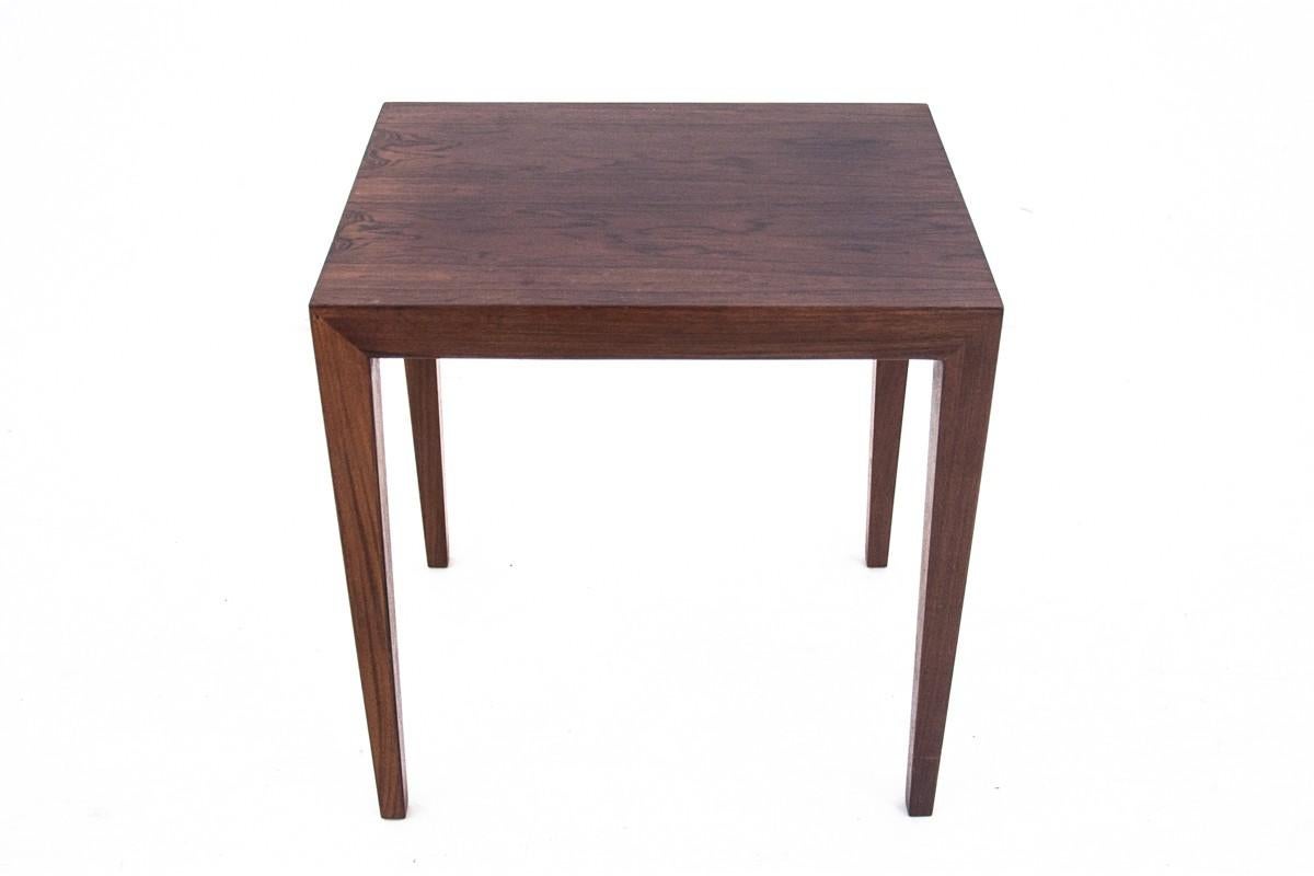 Coffee table, Danish design, 1960s

Very good condition.

Wood: Rosewood

Dimensions: height 50 cm, width 47 cm, depth 35.5 cm.