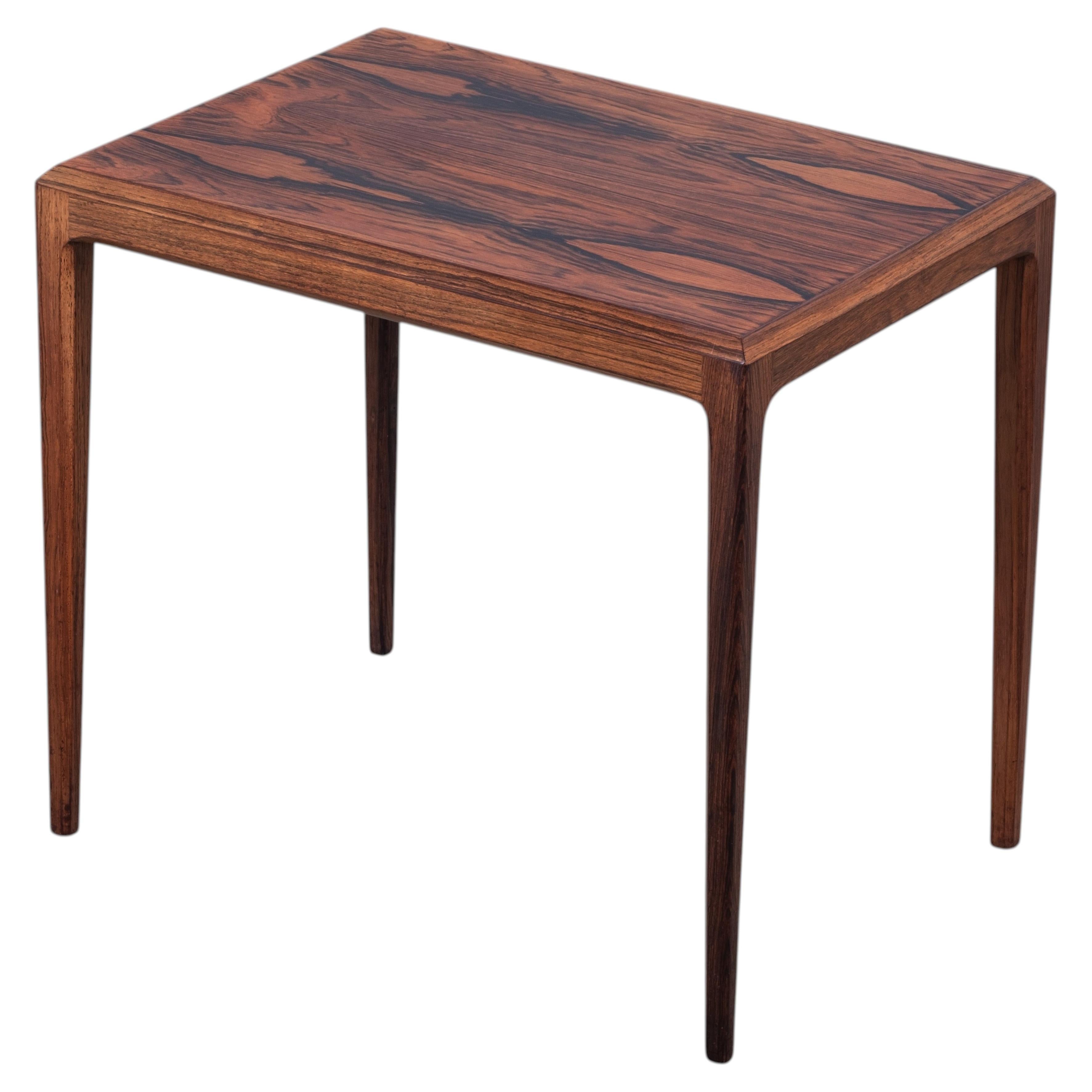 Table d'appoint en bois de rose par Johannes Andersen pour Silkeborg Møbelfabrik, Danemark