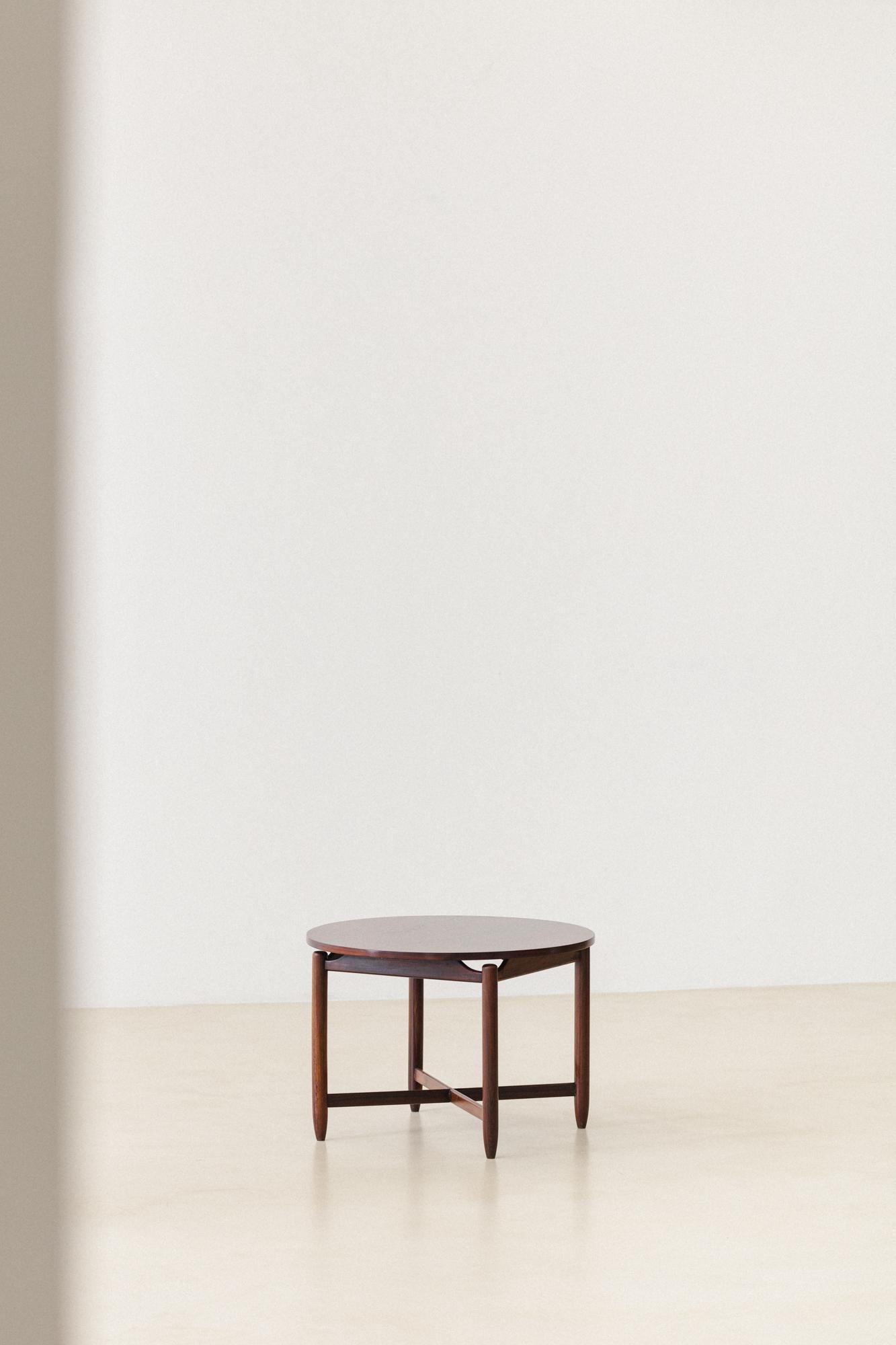 Rosewood Side Table by Móveis Cantù, 1960s, Brazilian Mid-Century Design In Good Condition For Sale In New York, NY